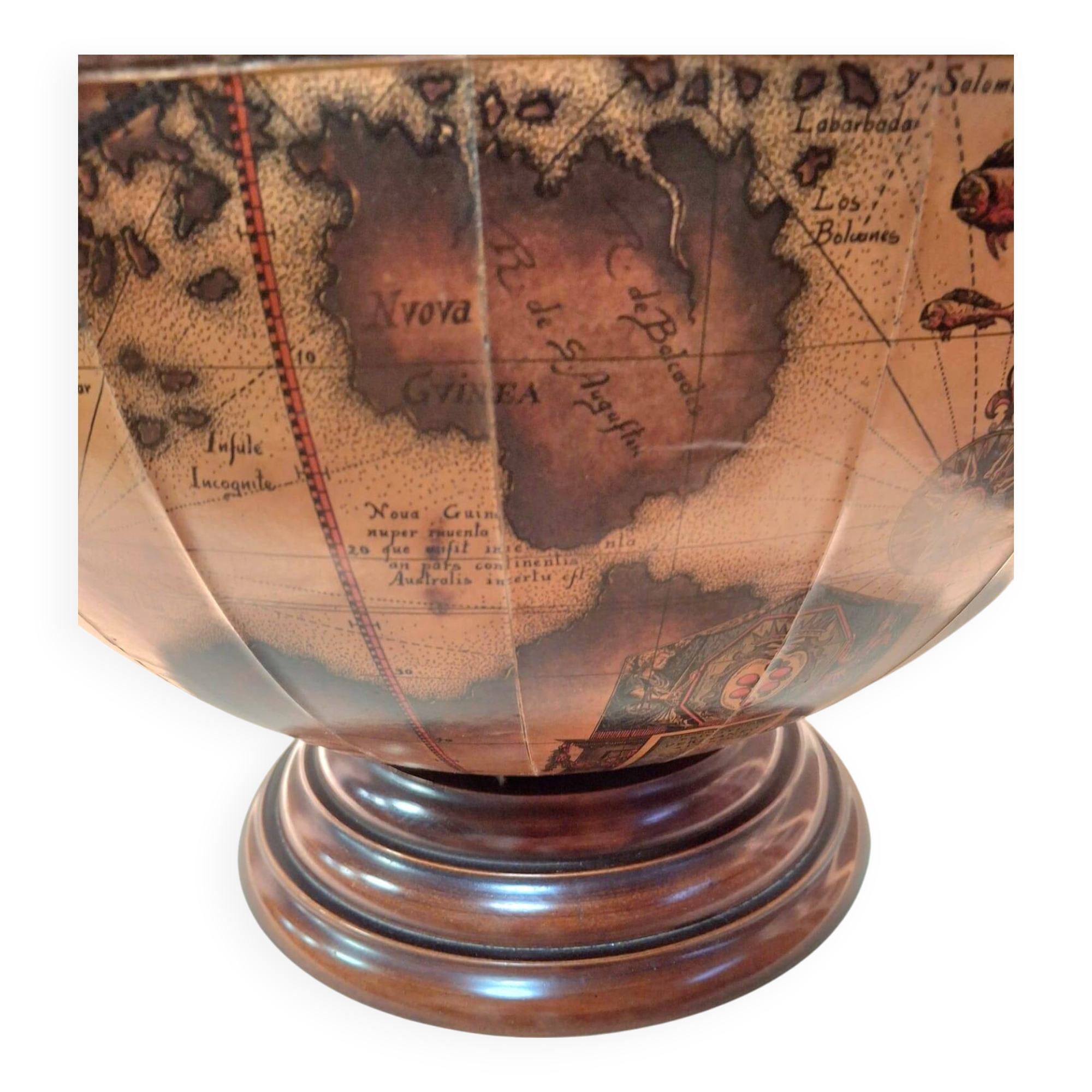 Mobile Bar Vintage à Forma di Mappamondo – Style Classico, Avril