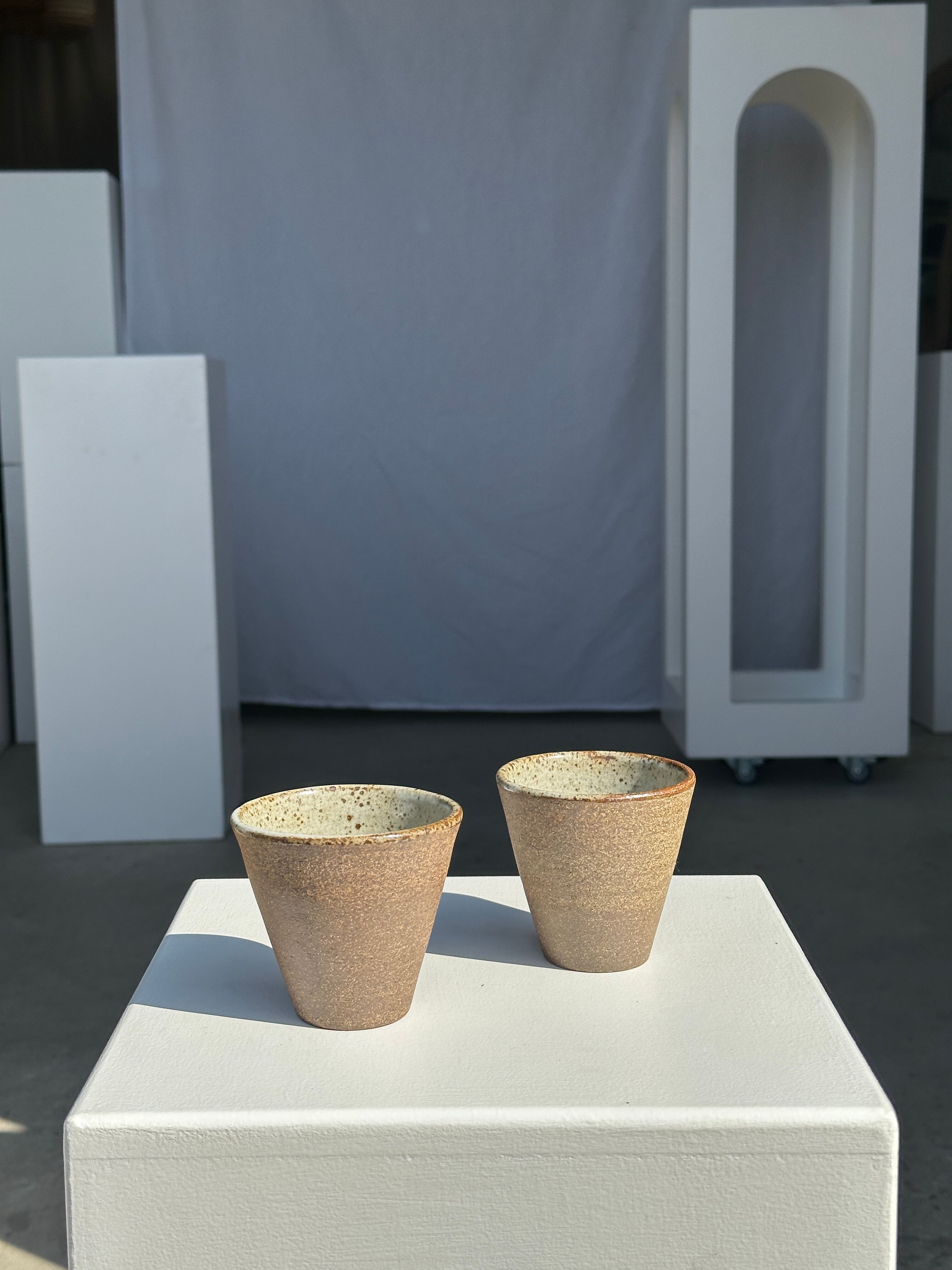 Lot de 2 tasses en céramique indonésienne (mat brun)