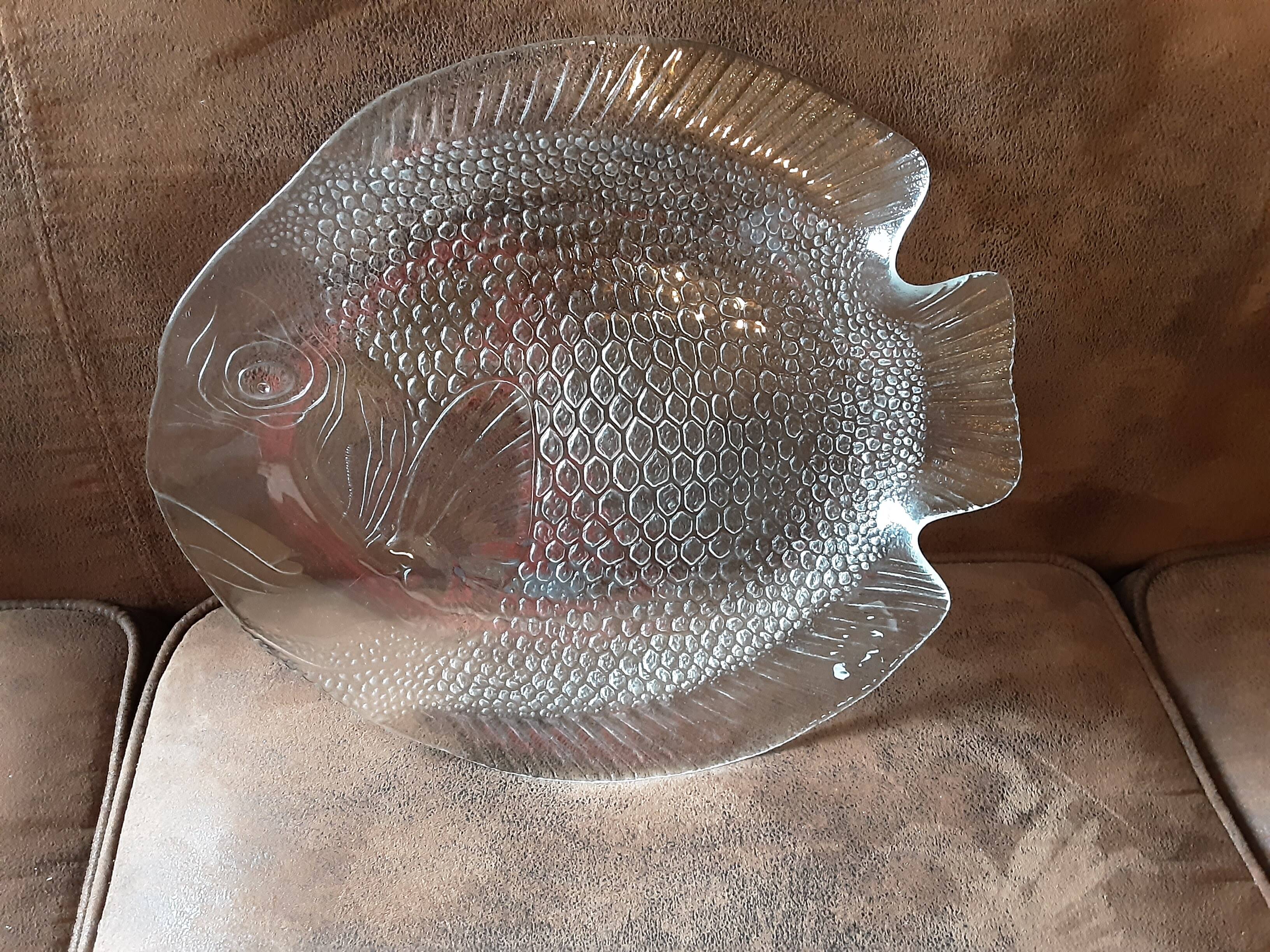 Fish-shaped glass dish