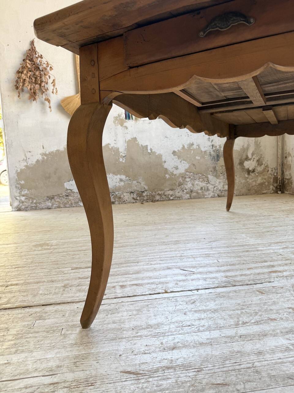 Table campagne provençale style Louis XV merisier