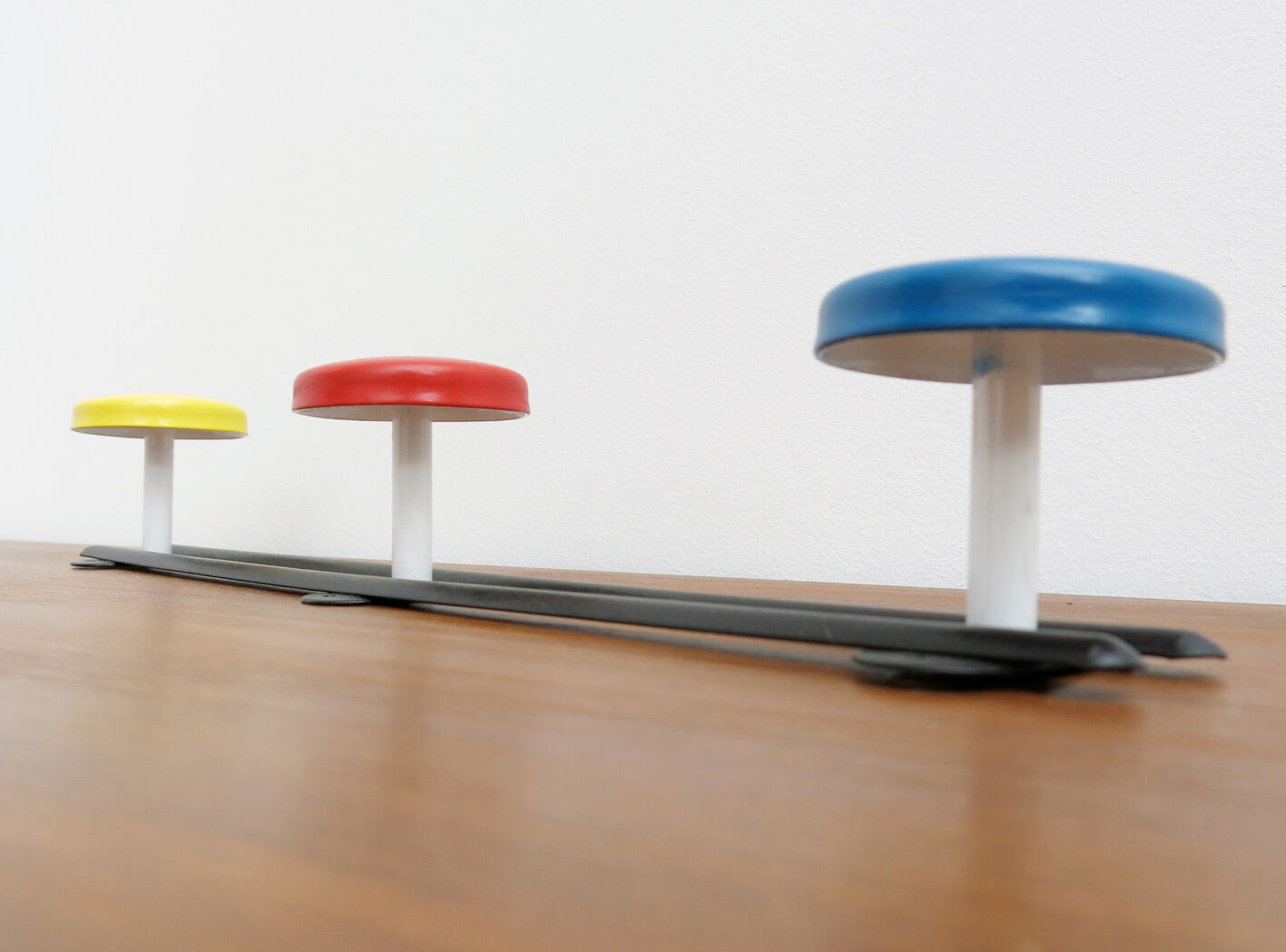 Mondrian paddle coat door