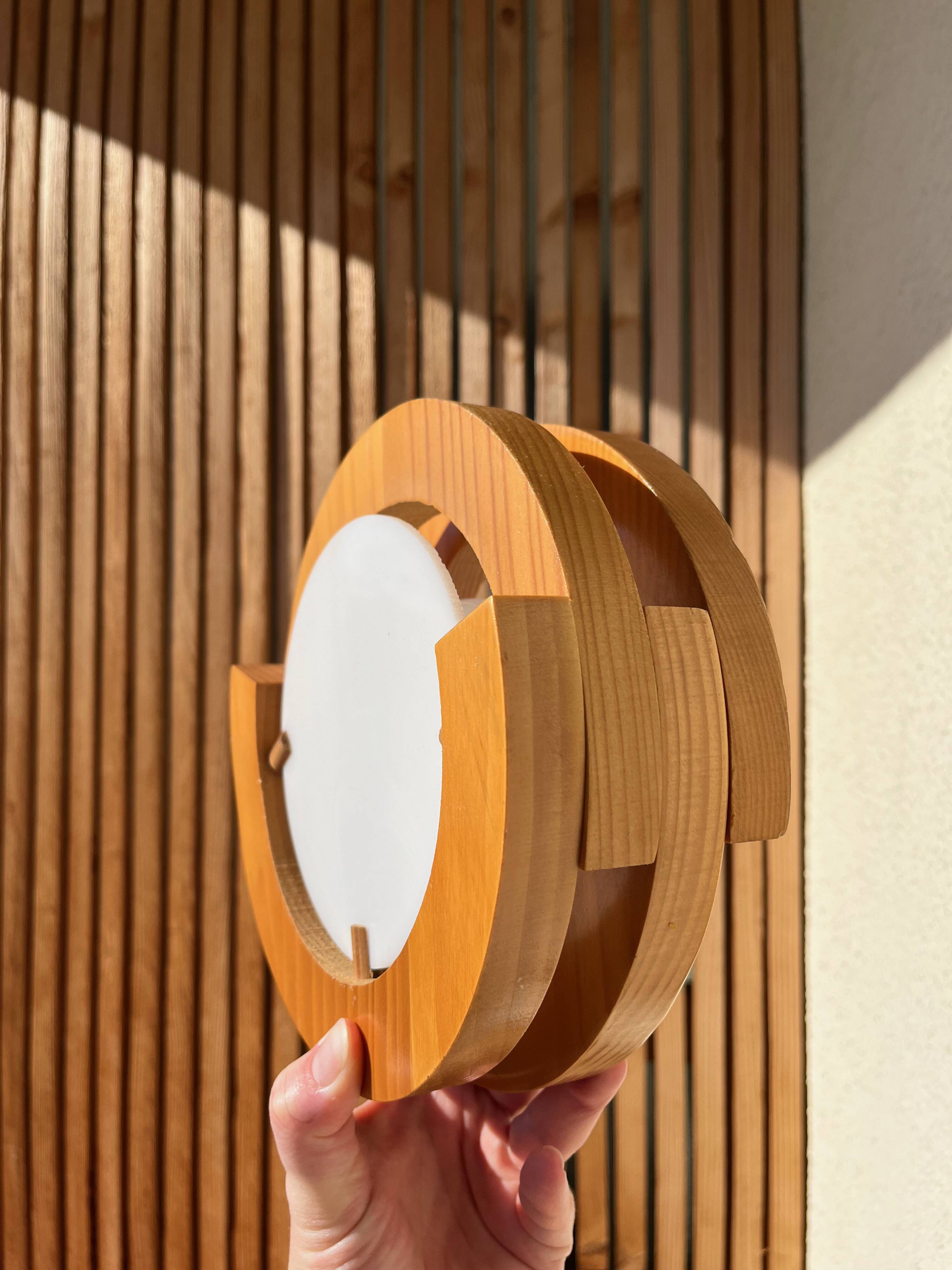 Round pine and plexiglass wall light, 1970s