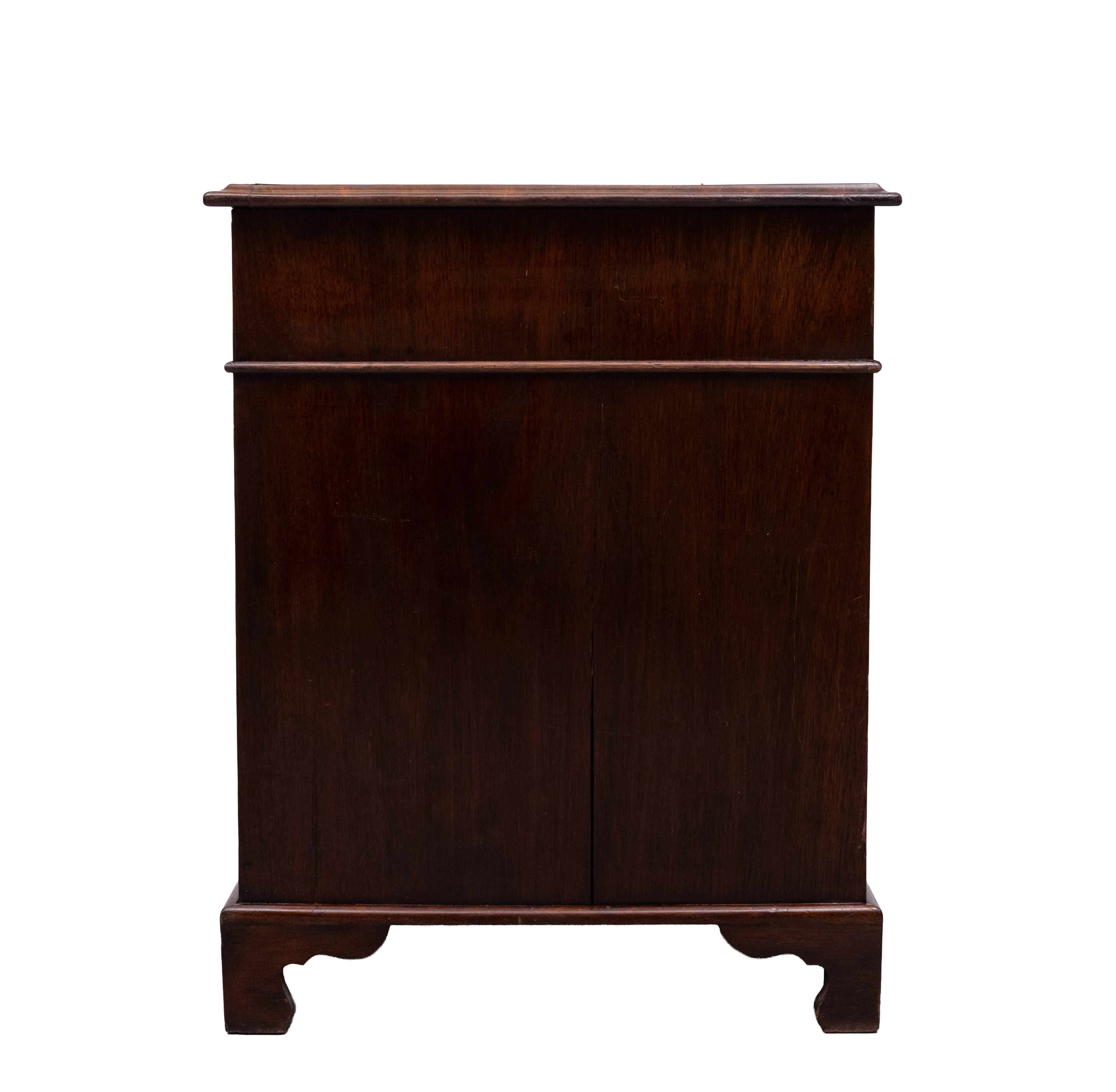 Antique English Mahogany pedestal Desk 1850s