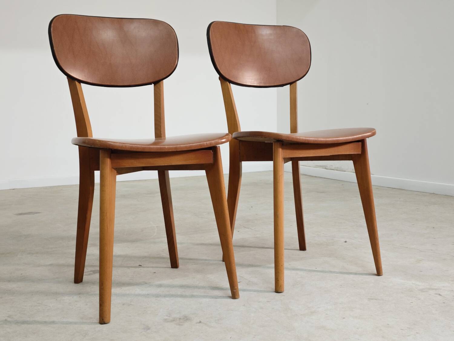 Pair of vintage French chairs in light brown skai