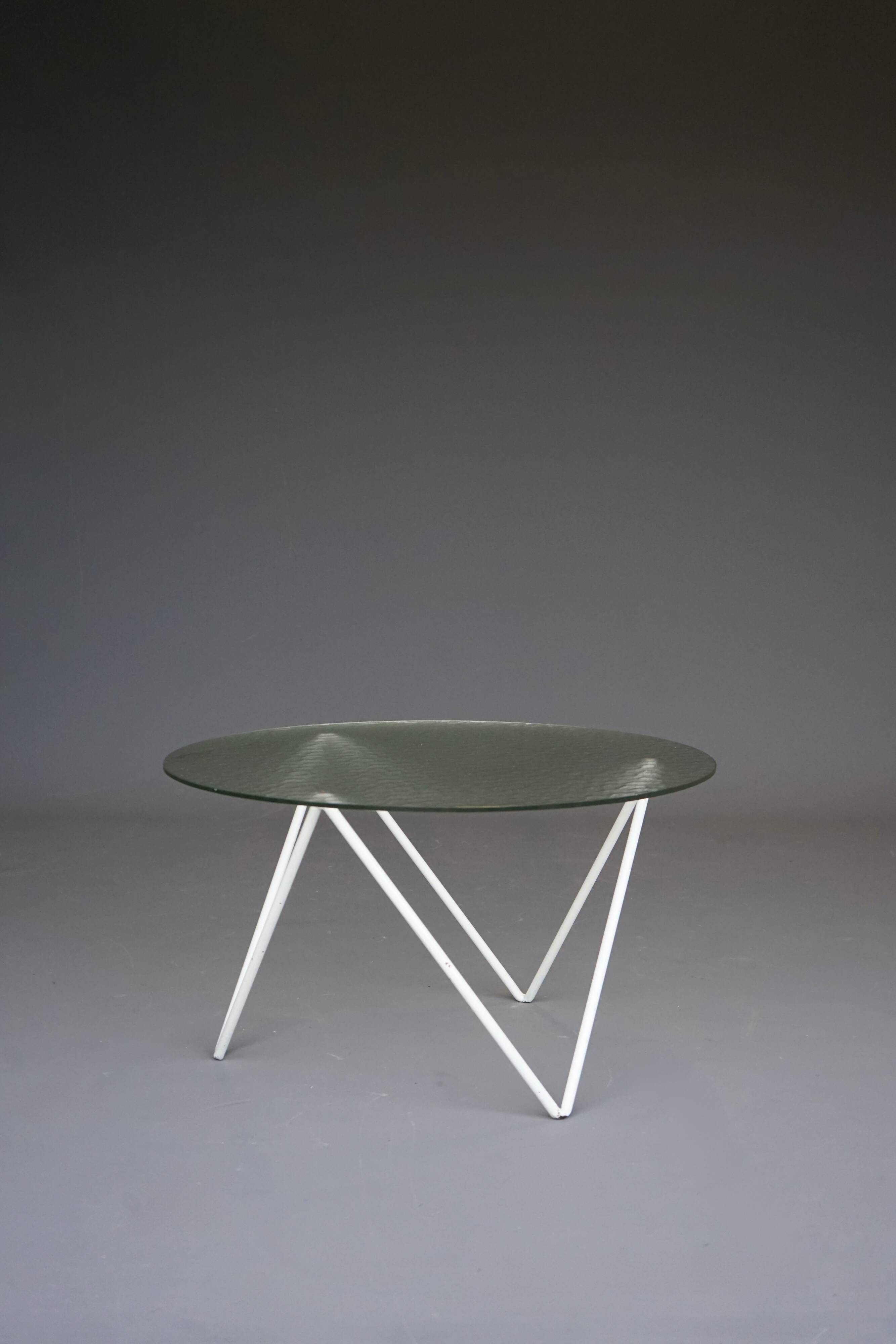 Table basse ronde minimaliste hollandaise. Années 1950