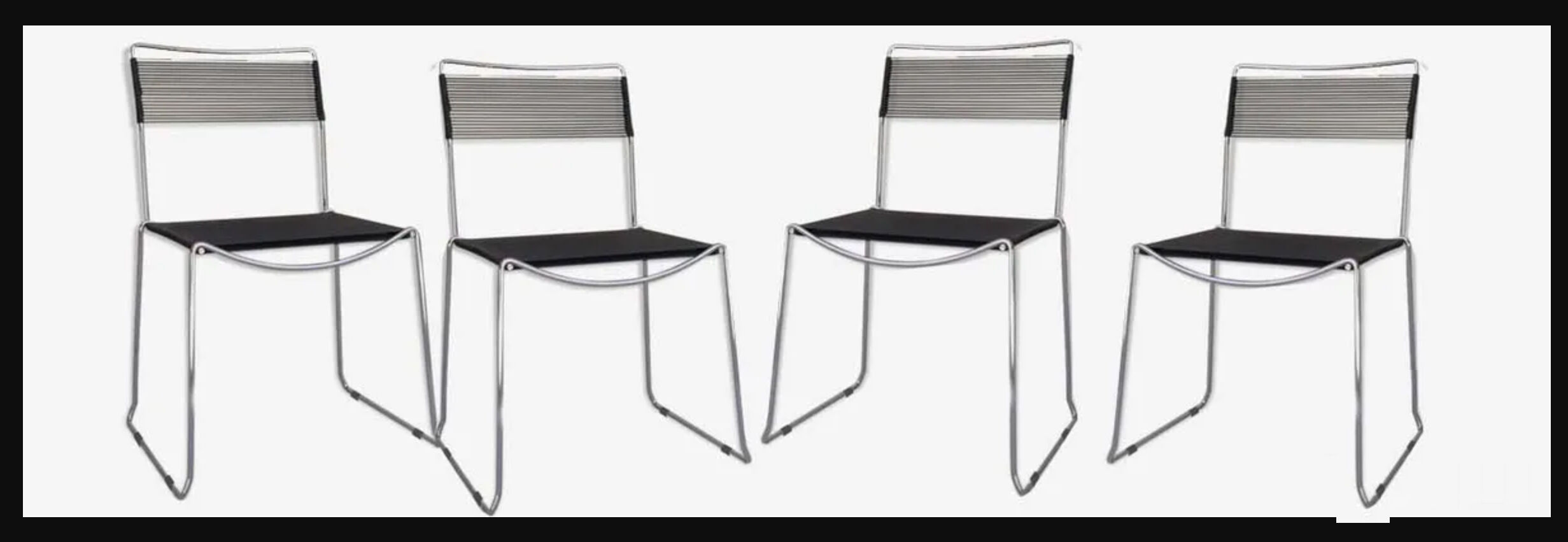 Black scoubidou chairs