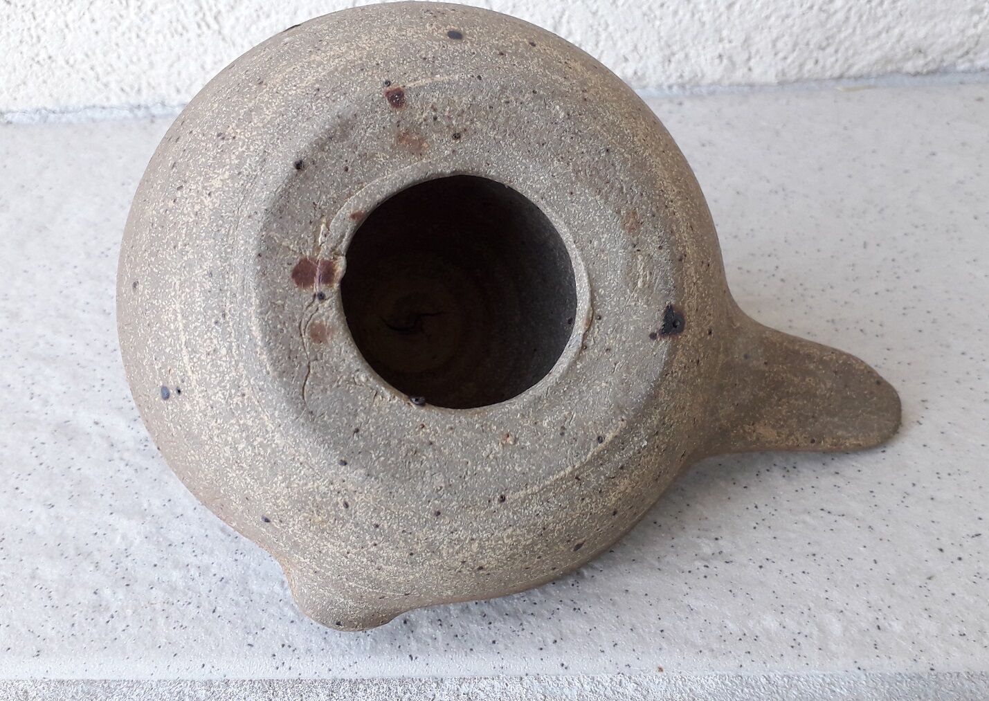 Stoneware lemon squeezer