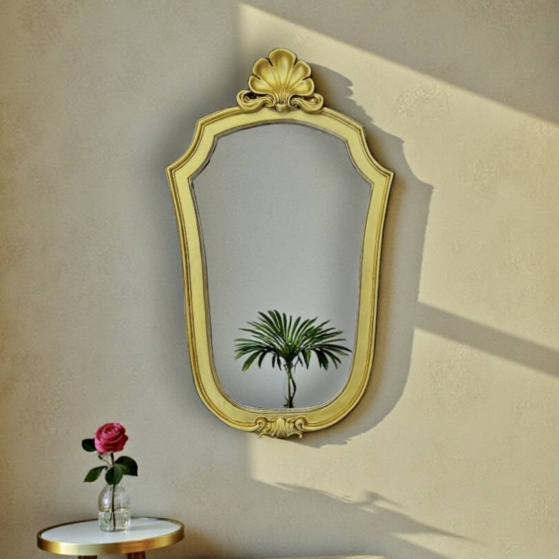 Antique wall mirror in gilded resin – back in red velvet
