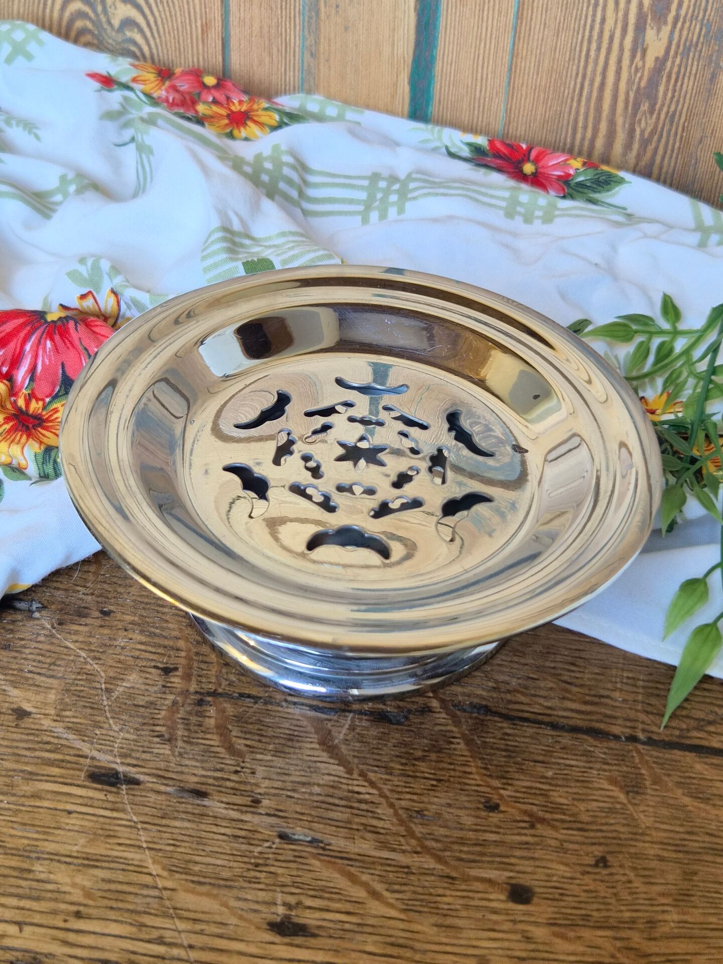 Presse-beurre Coquillor Florador vintage en métal chromé– Art de la ta