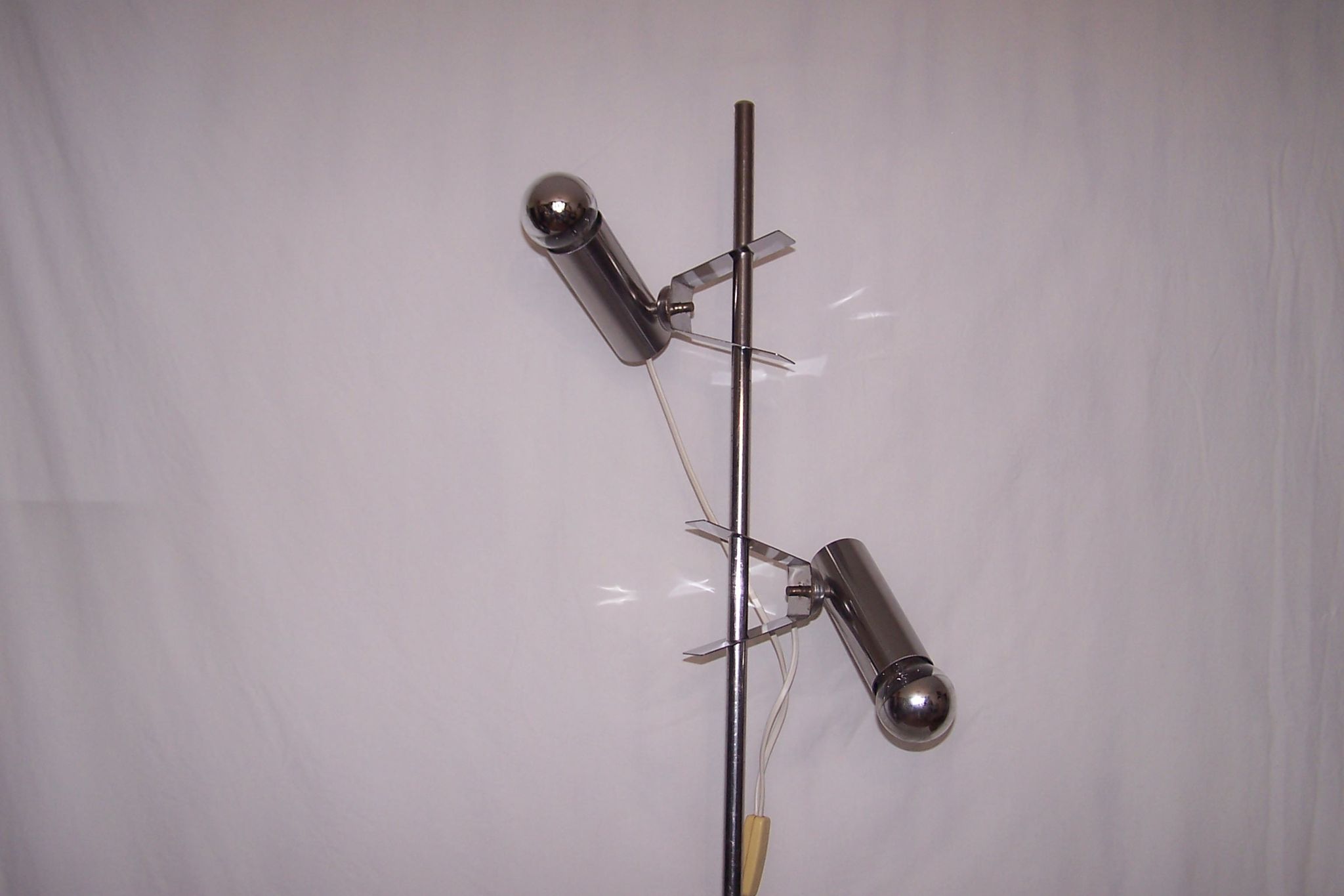 Magnetized spot lamp of the 70s