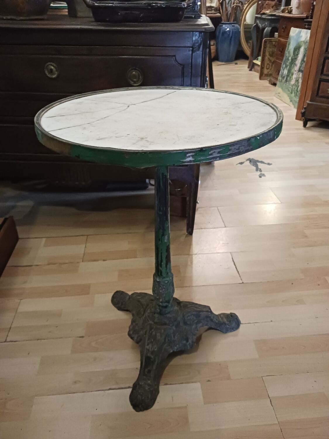 Gueridon bistro in its 19th century juice