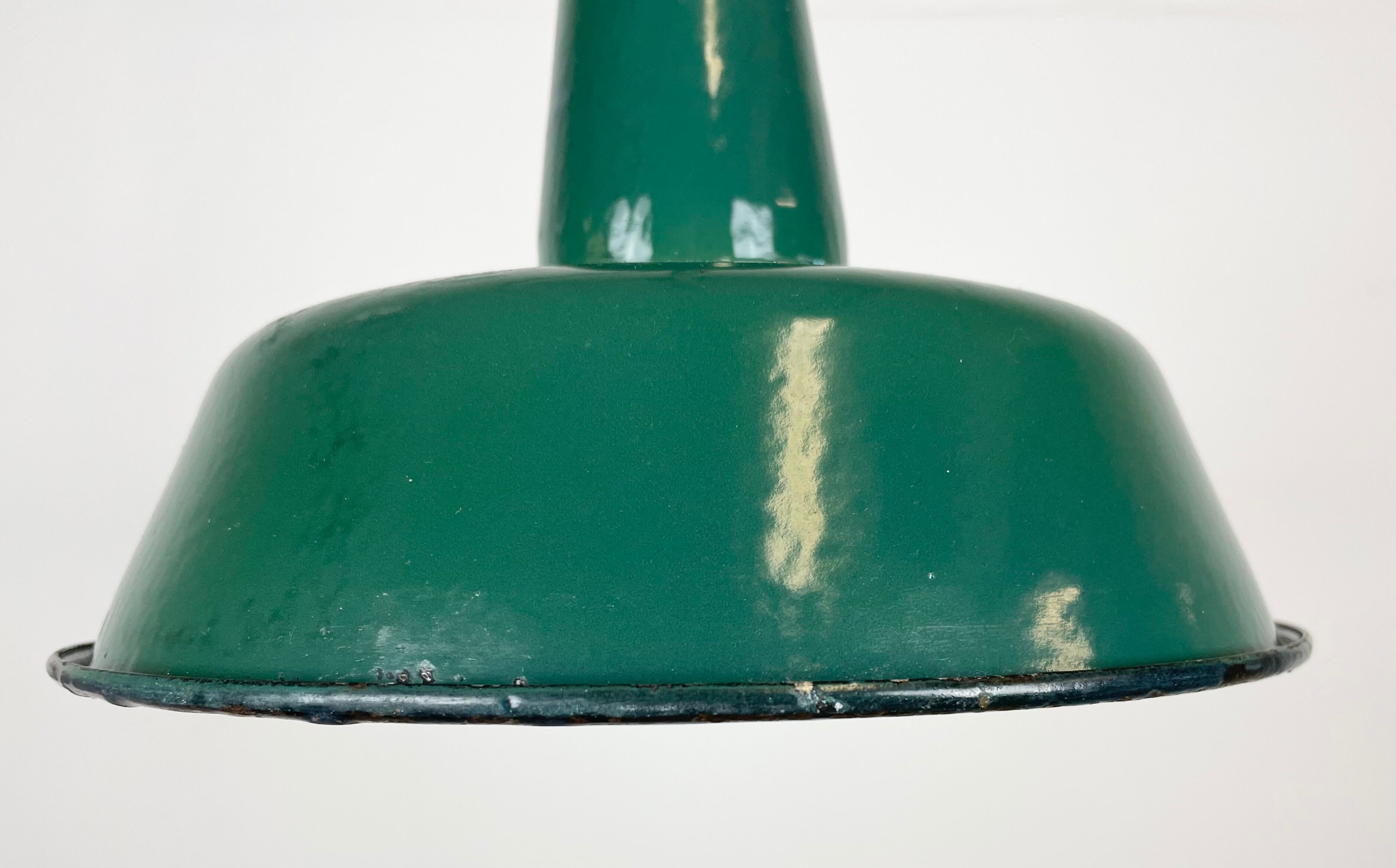 Industrial green enamel pendant lamp, 1960s