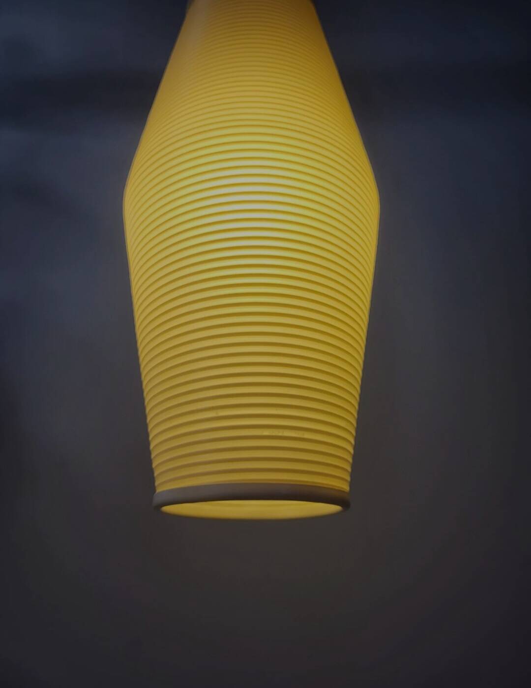 Rotaflex space age hanglamp, ovale vorm in geperst kunststof, jaren 1960