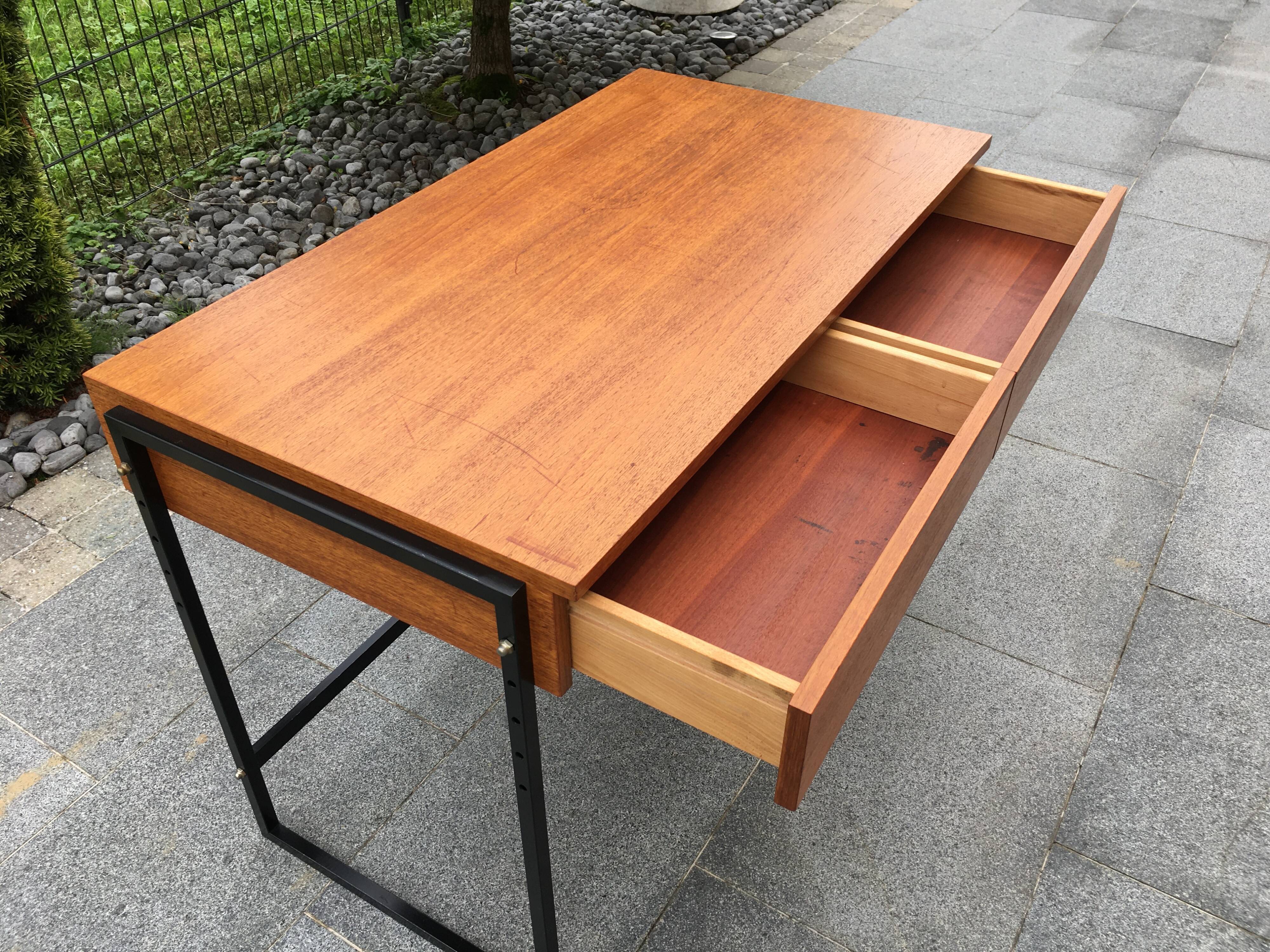 Minimalist design desk 70s