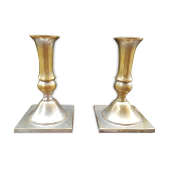 Paire de bougeoirs dorés