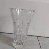 Vase en cristal taillé à décor de fleurs