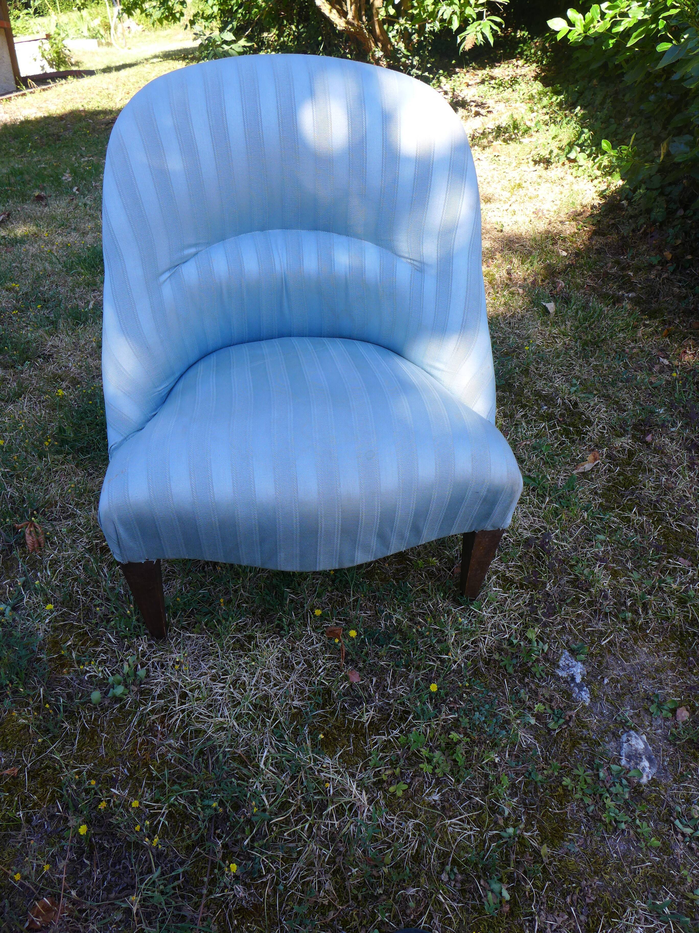 Blue toad chair
