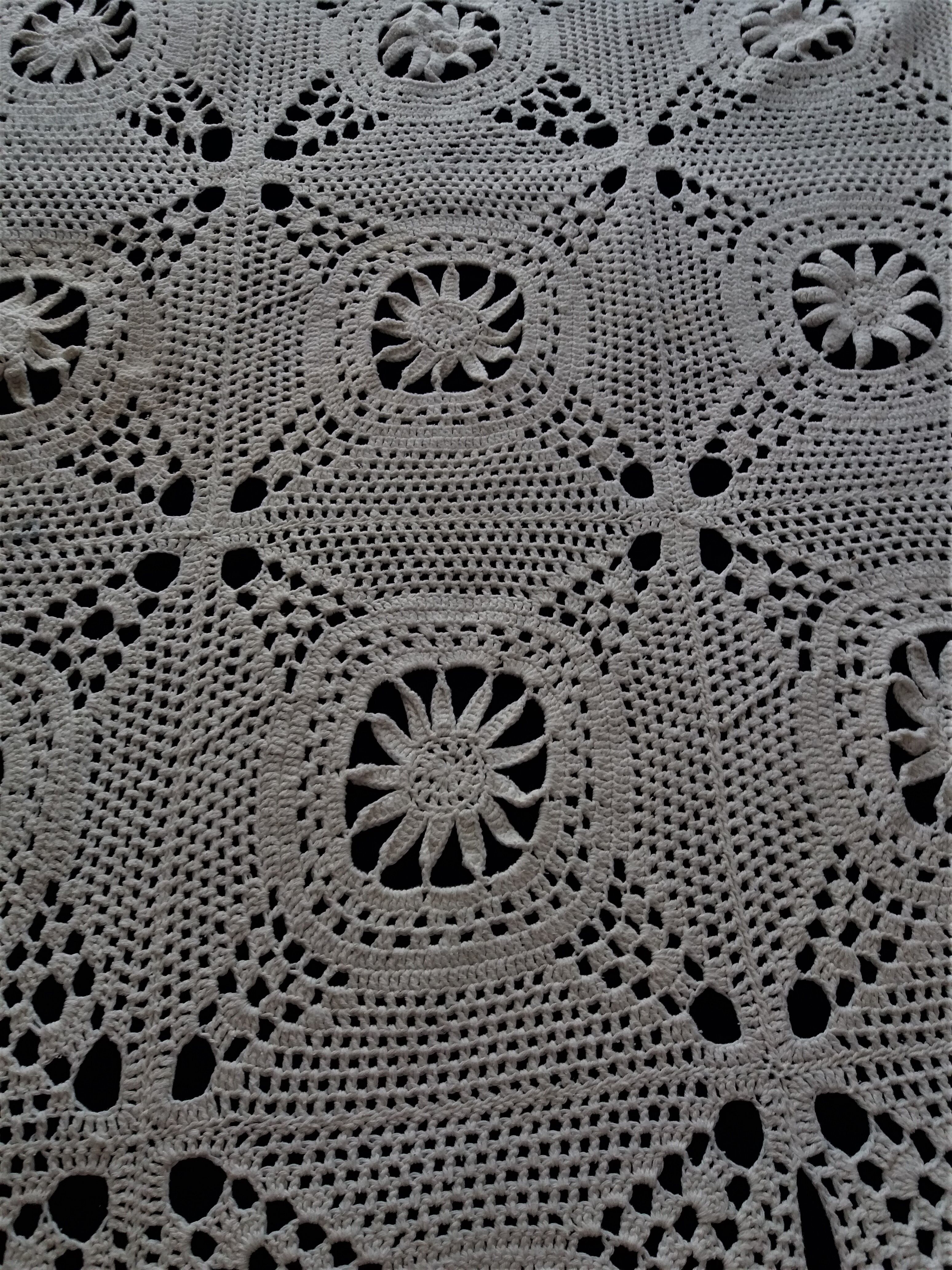 Bed top vintage cotton crochet bedspread