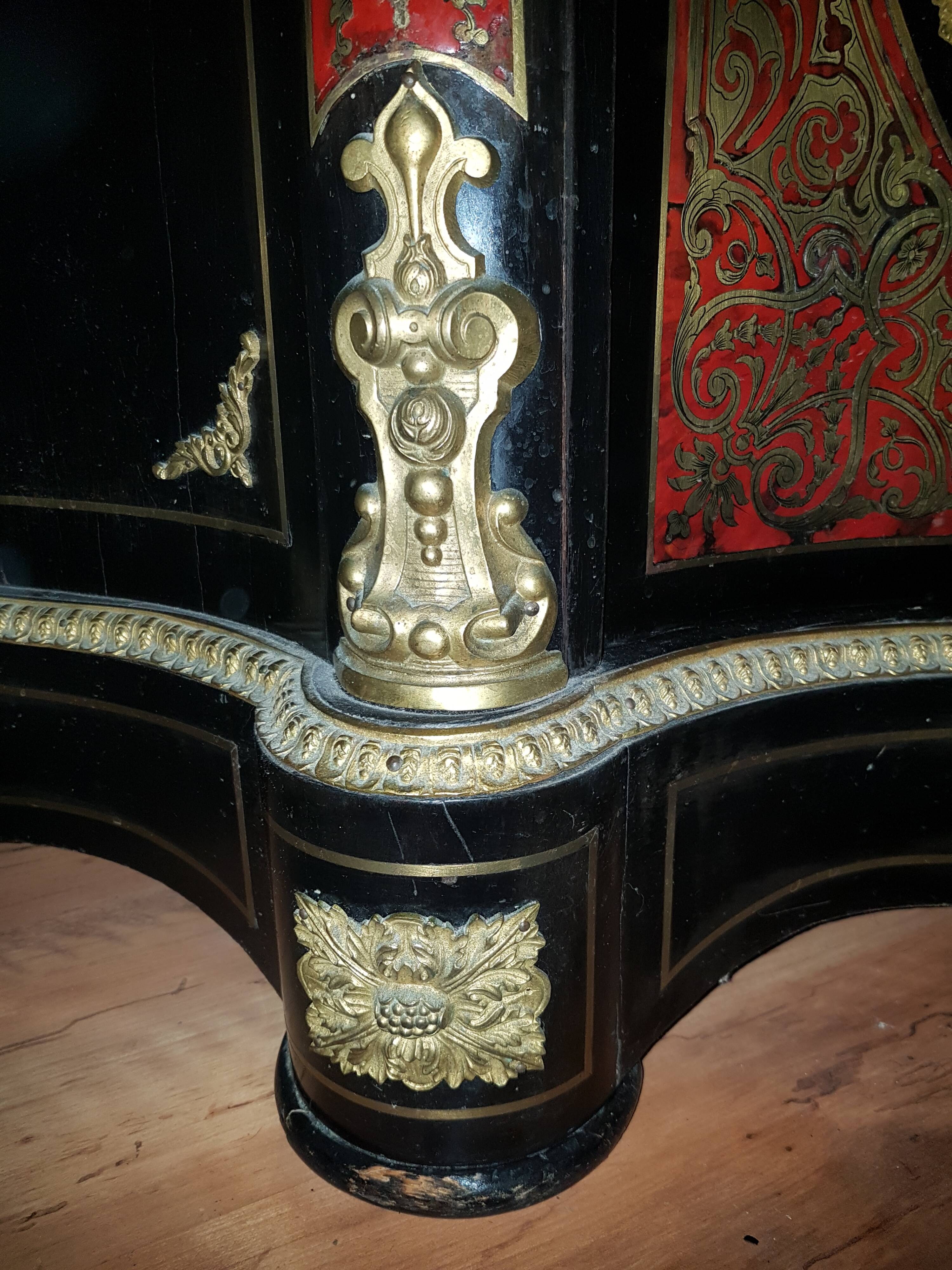 Authentic chest of drawers