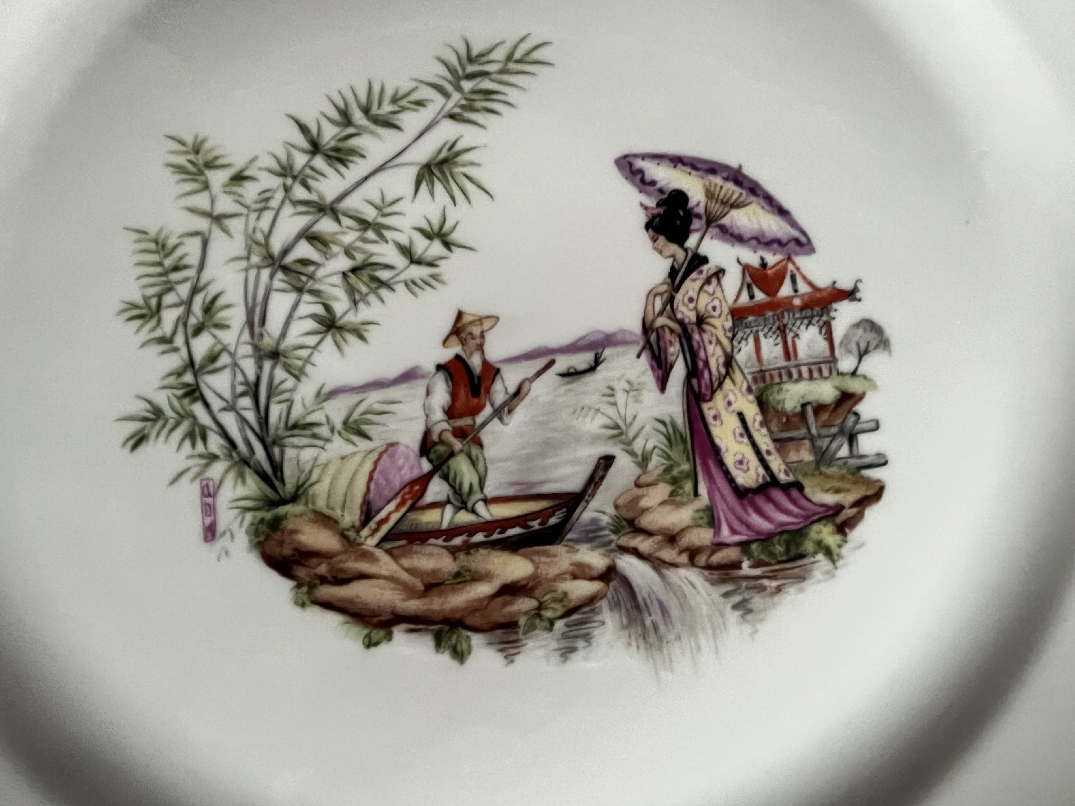 6 assiettes en porcelaine fine