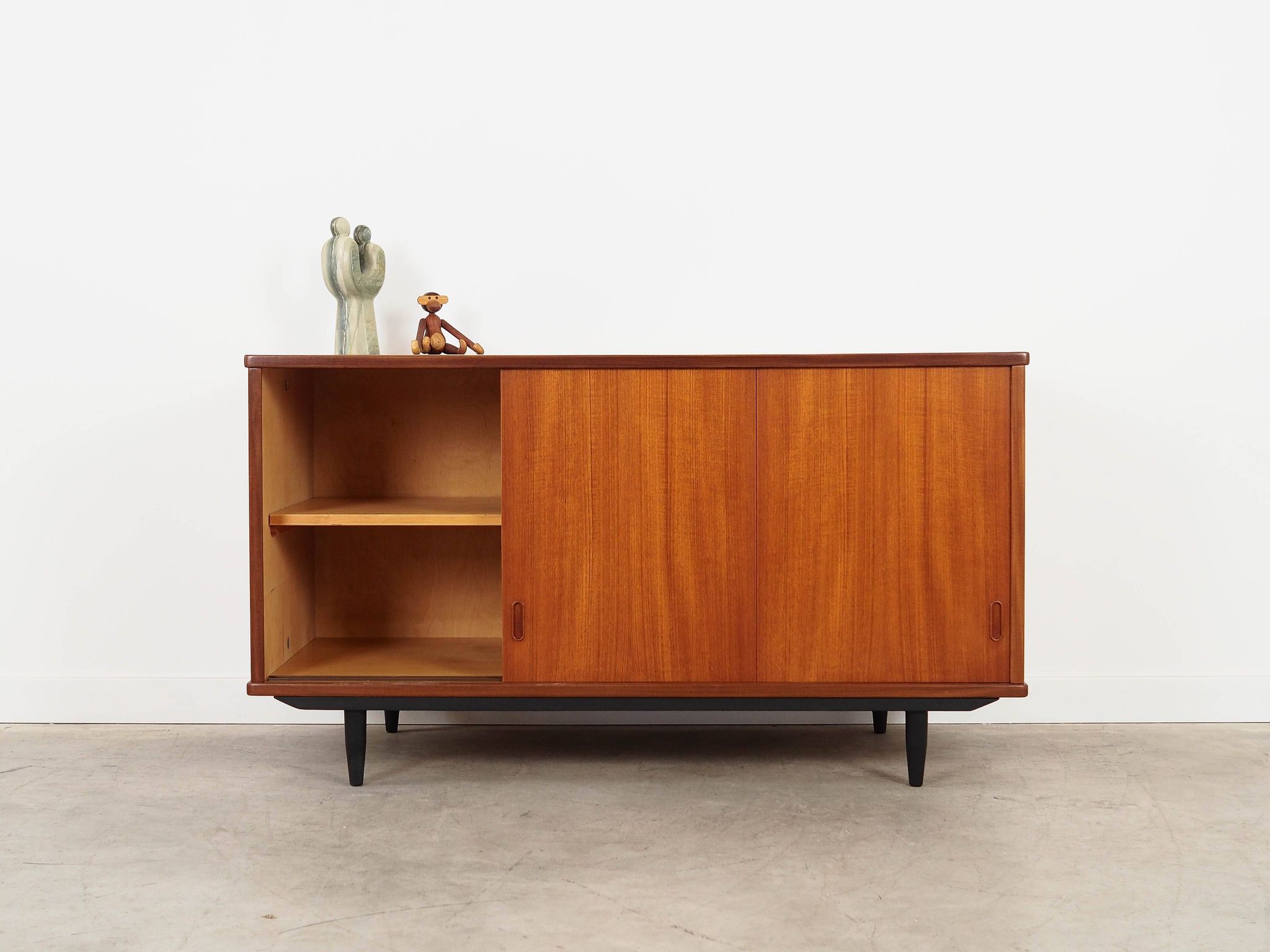 Commode, design danois, années 1970, fabriquée au Danemark