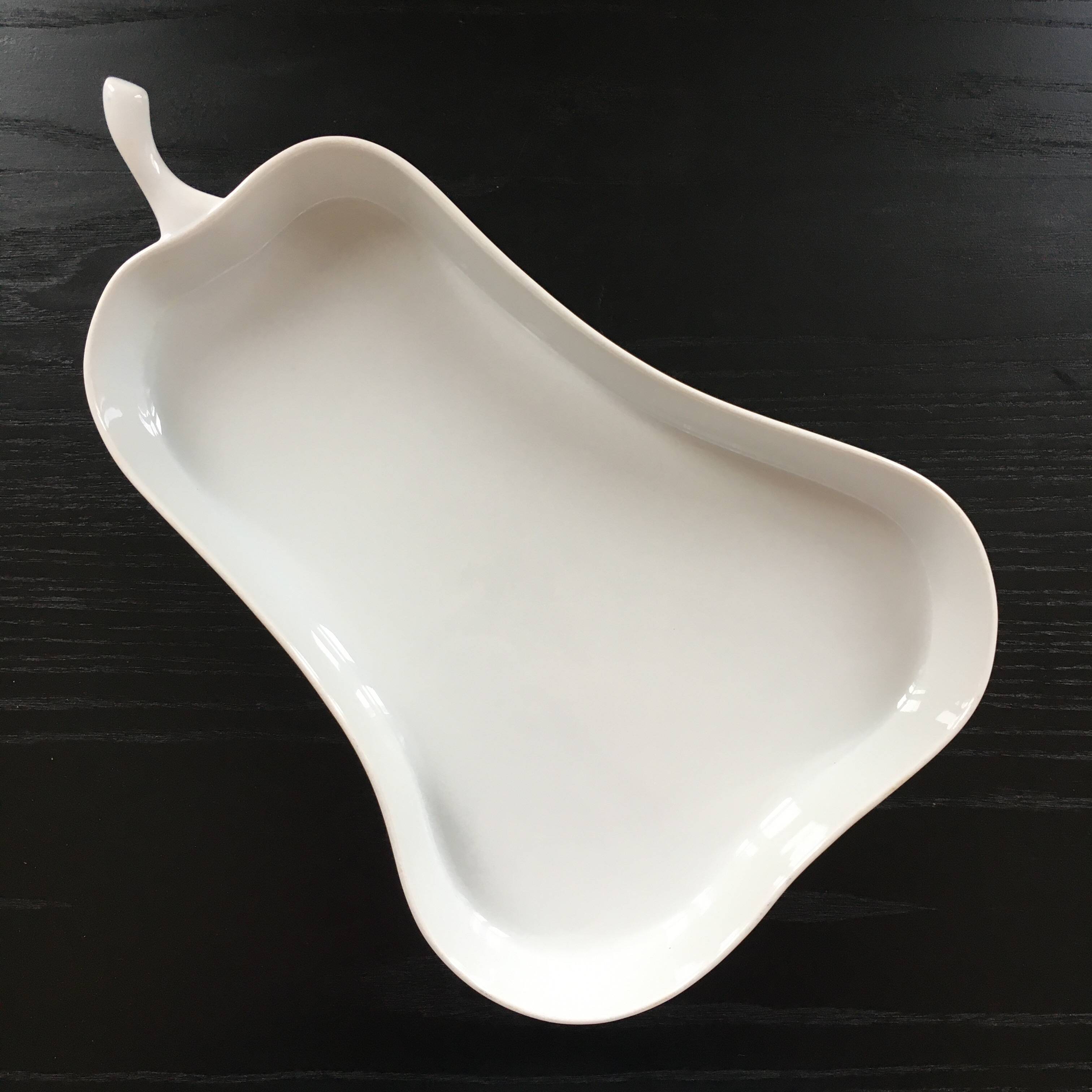 White pear-shaped oven dish