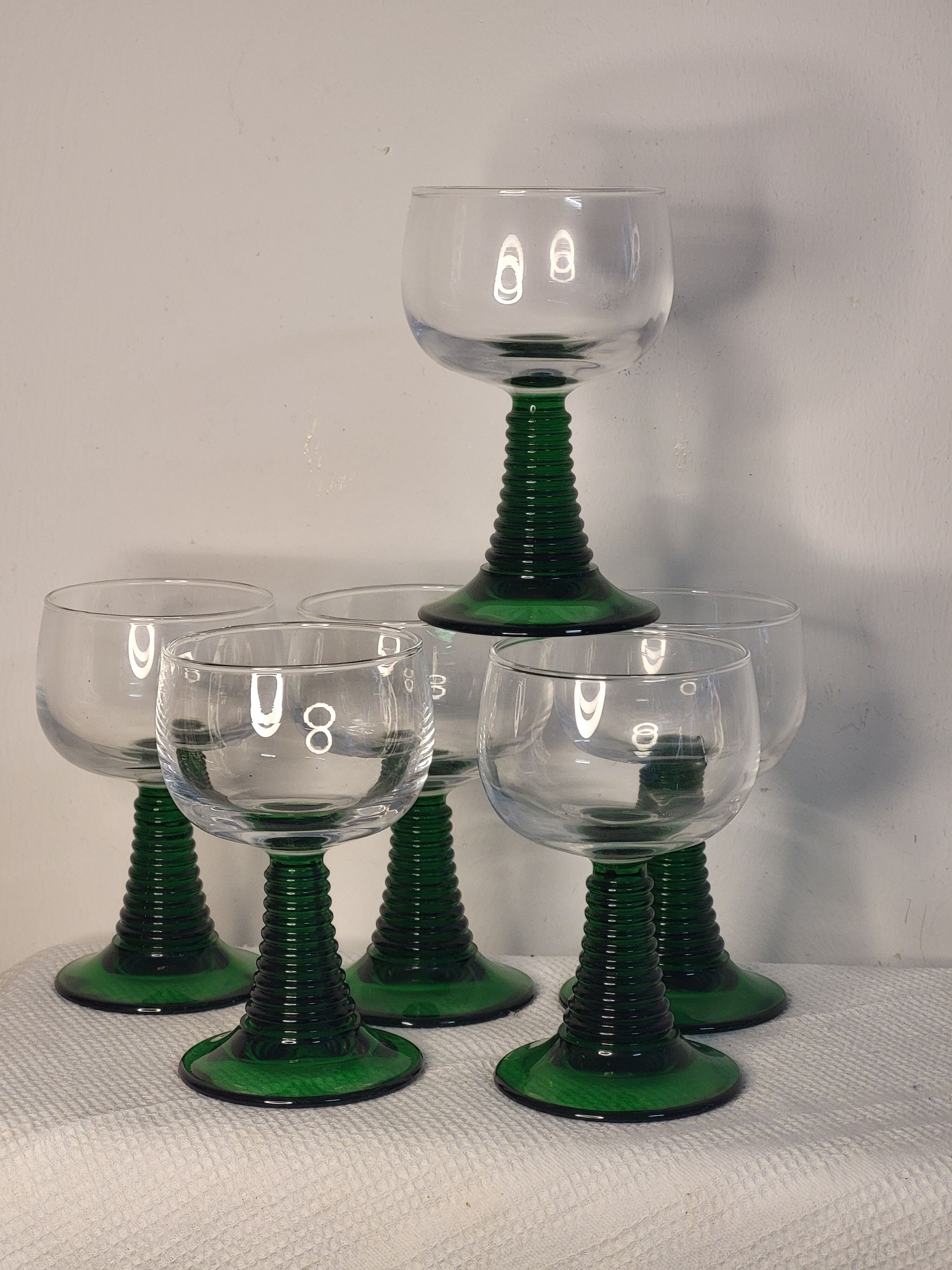 Green footed glasses