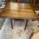 Table porte feuille en noyer, pieds Jacob