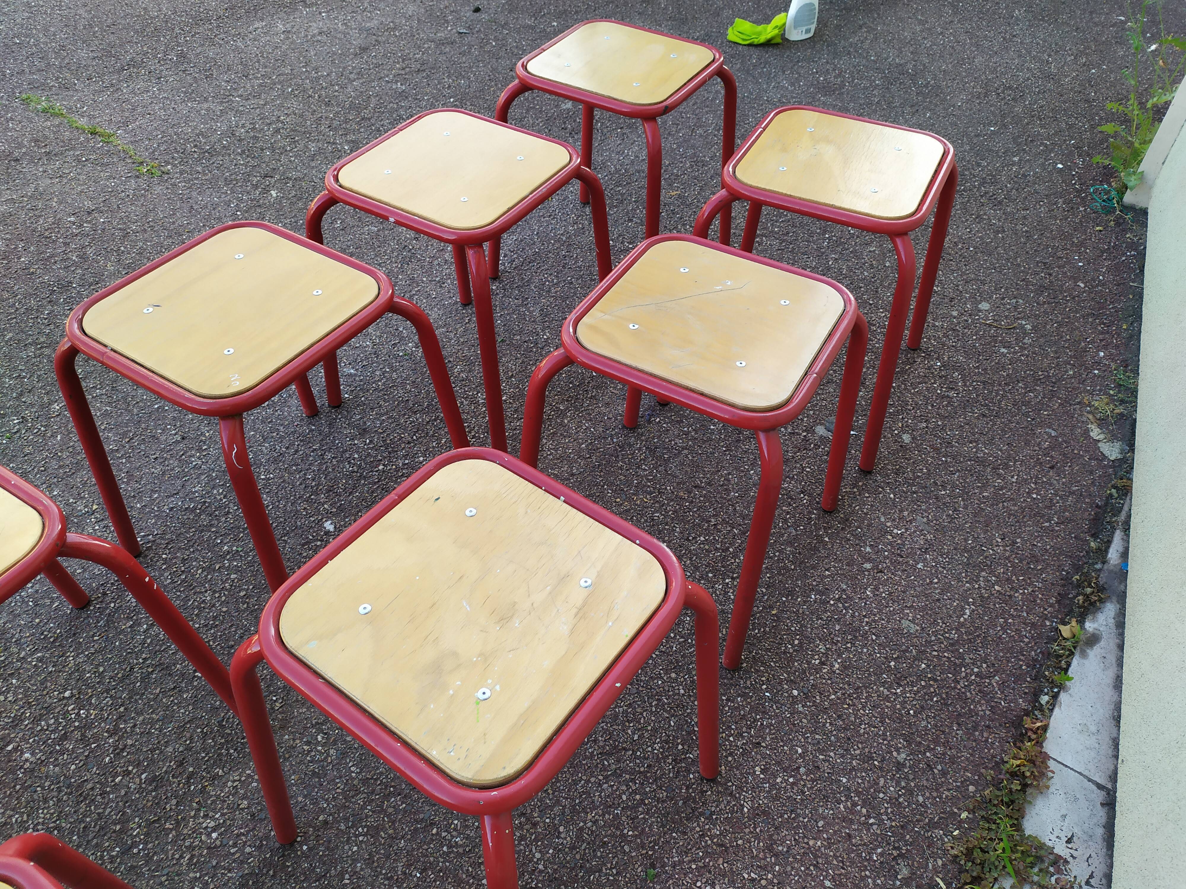 Lot de 10 tabouret bas carré en métal rouge - bois - atelier - industriel