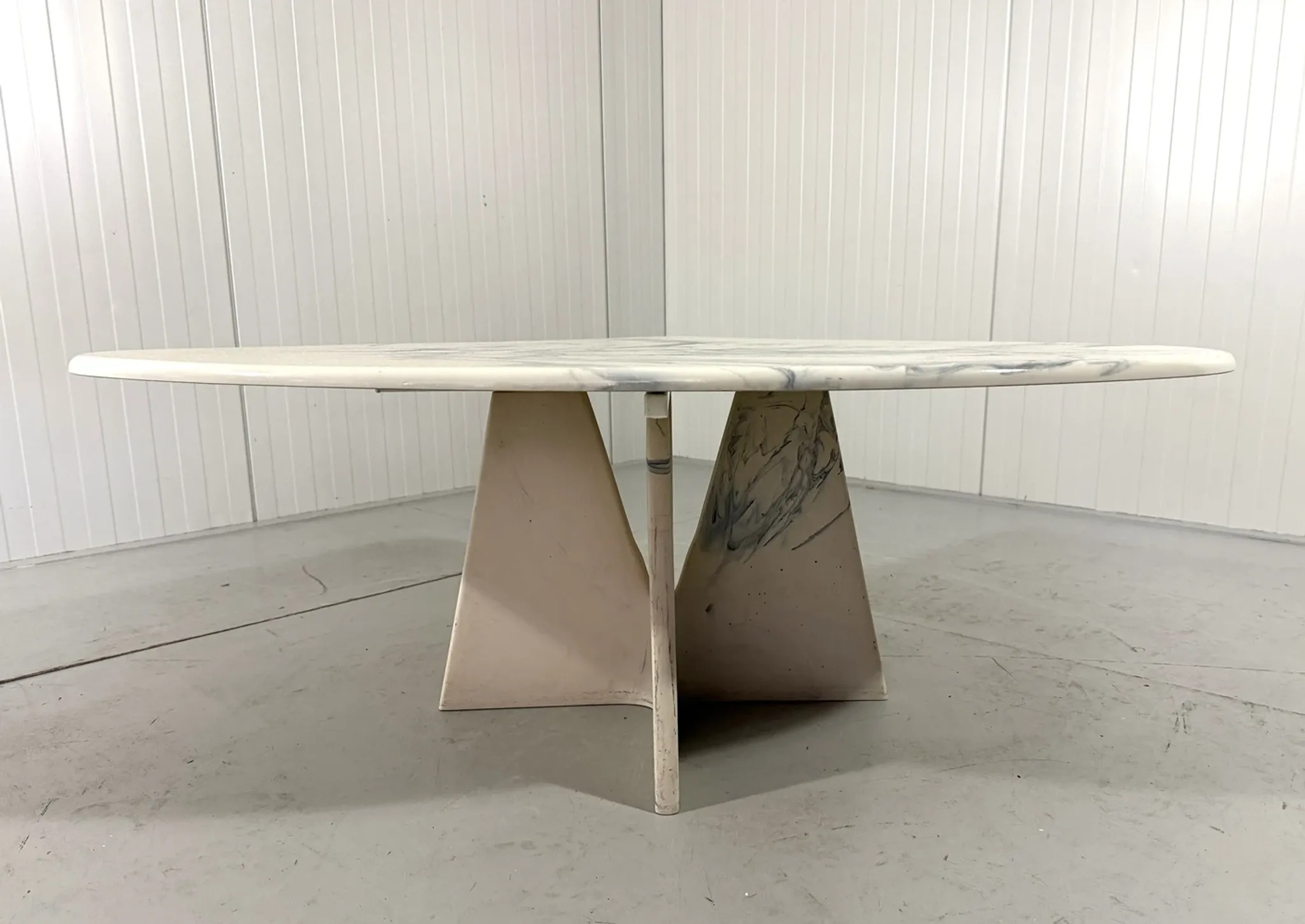 Table d'appoint en composite de marbre des années 1980
