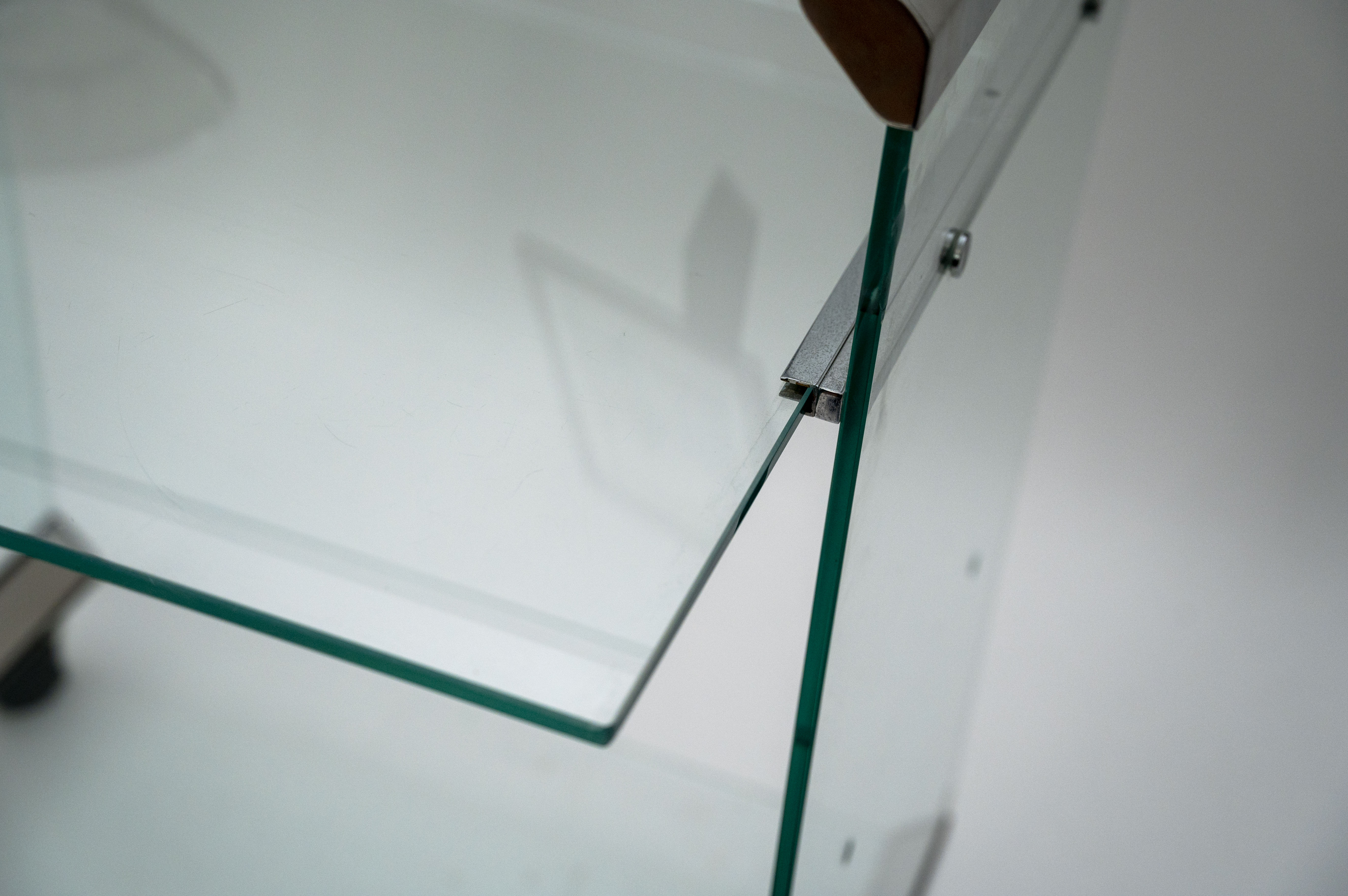 Bureau d'appoint en verre Galotti & Radice Italie 1980