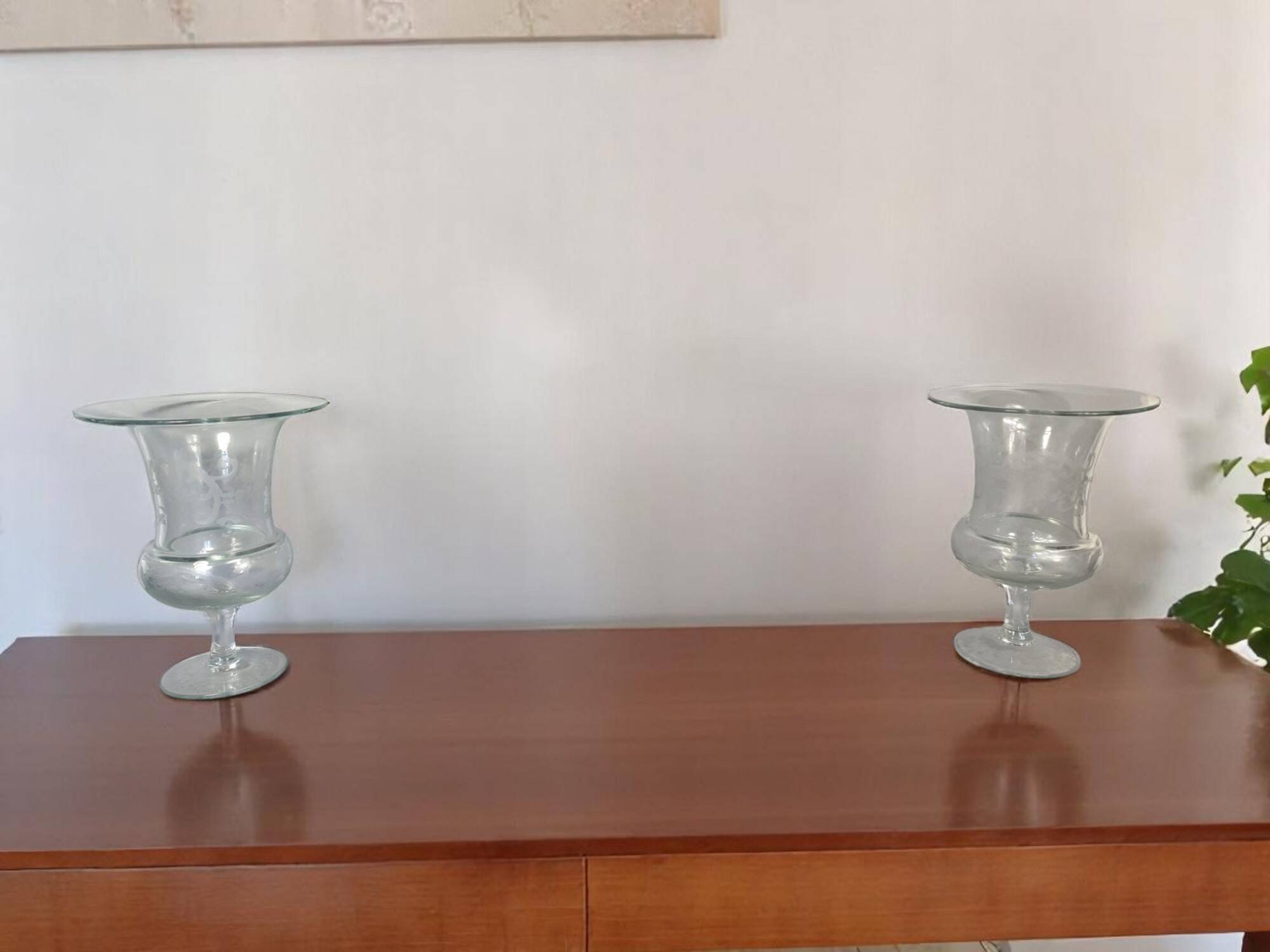 Pair of large antique Medici-shaped vases in engraved blown glass C412