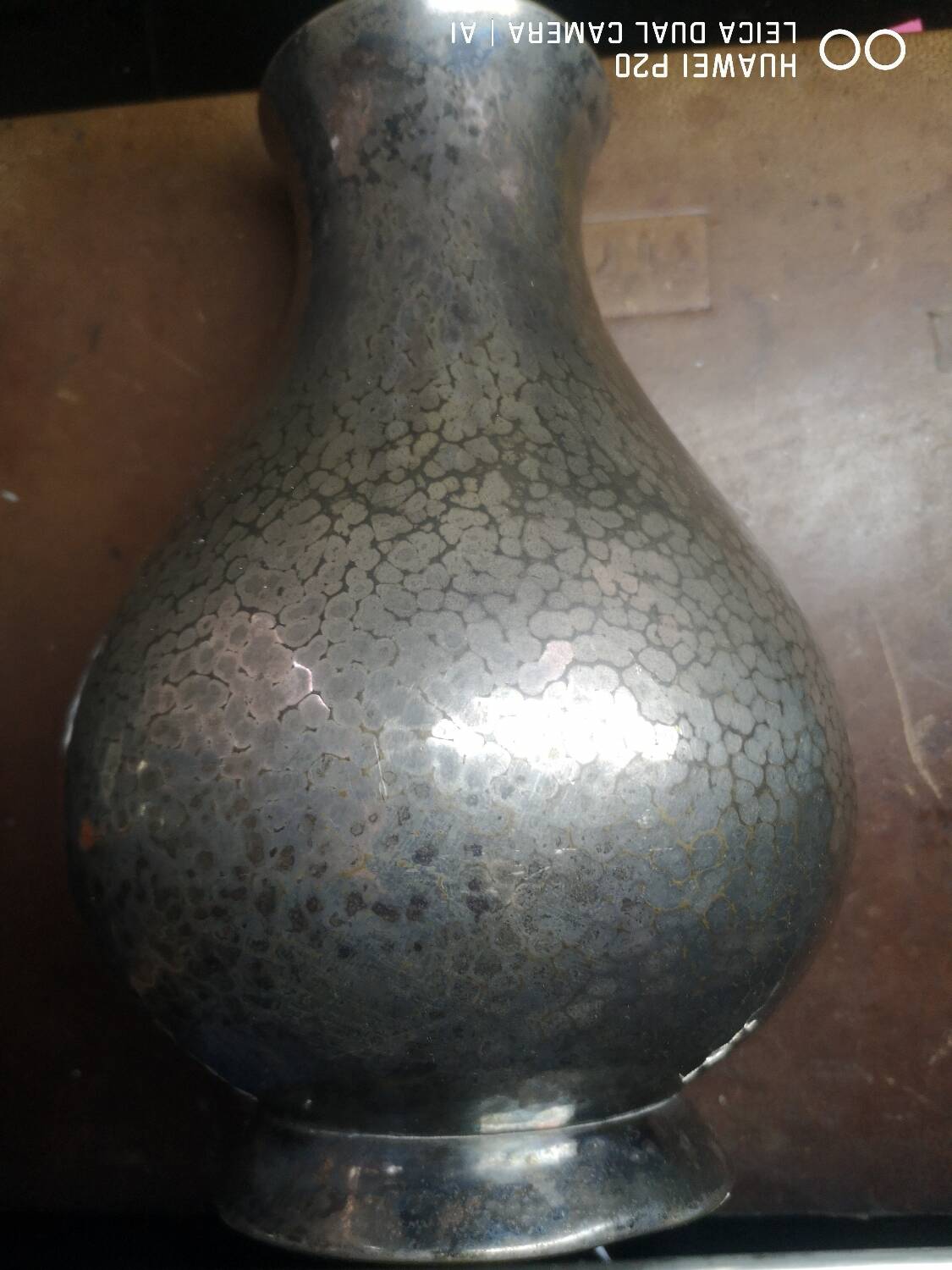 Art Deco vase in hammered metal and signed: WMF