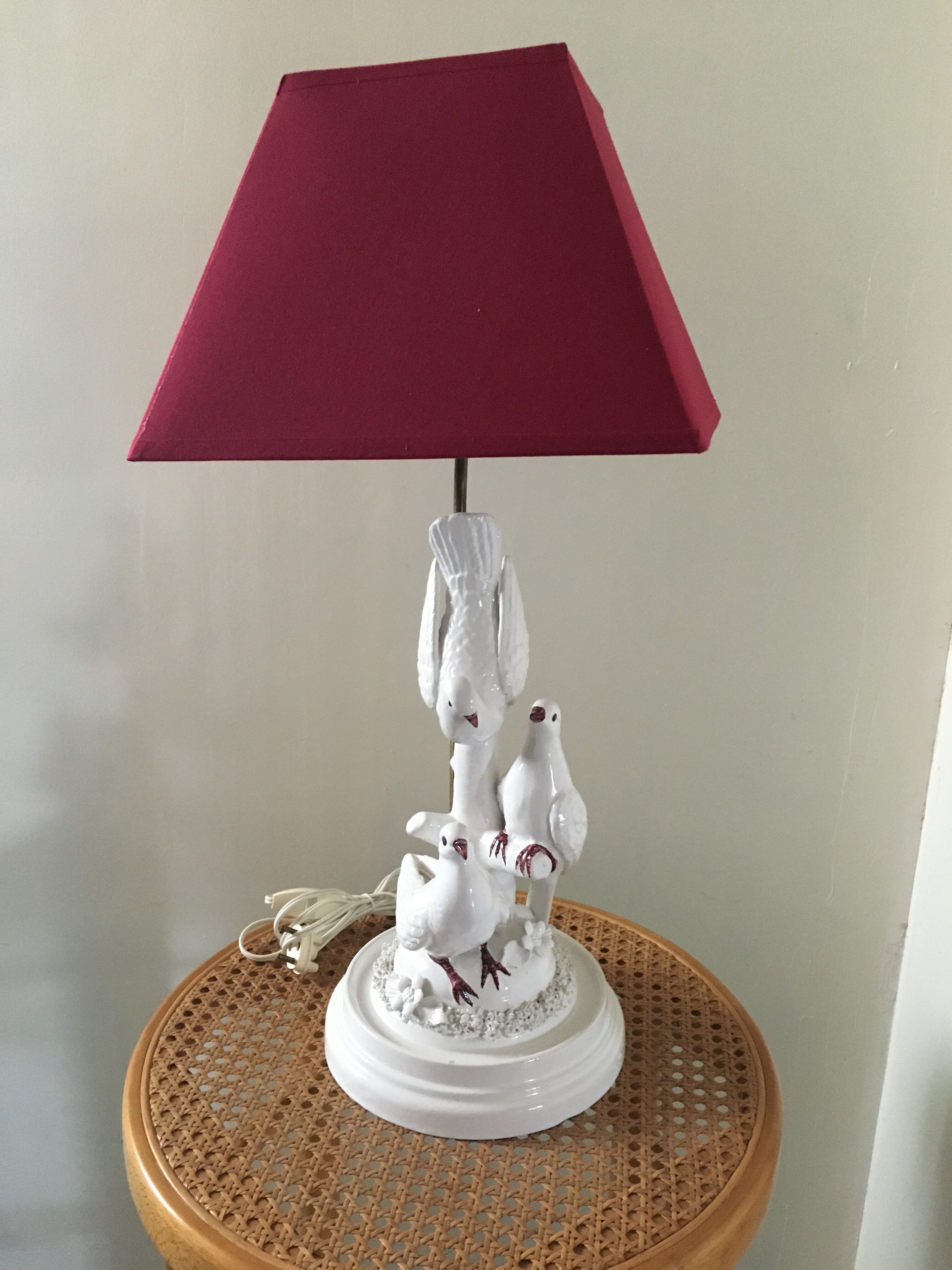 Triple white ceramic dove lamp