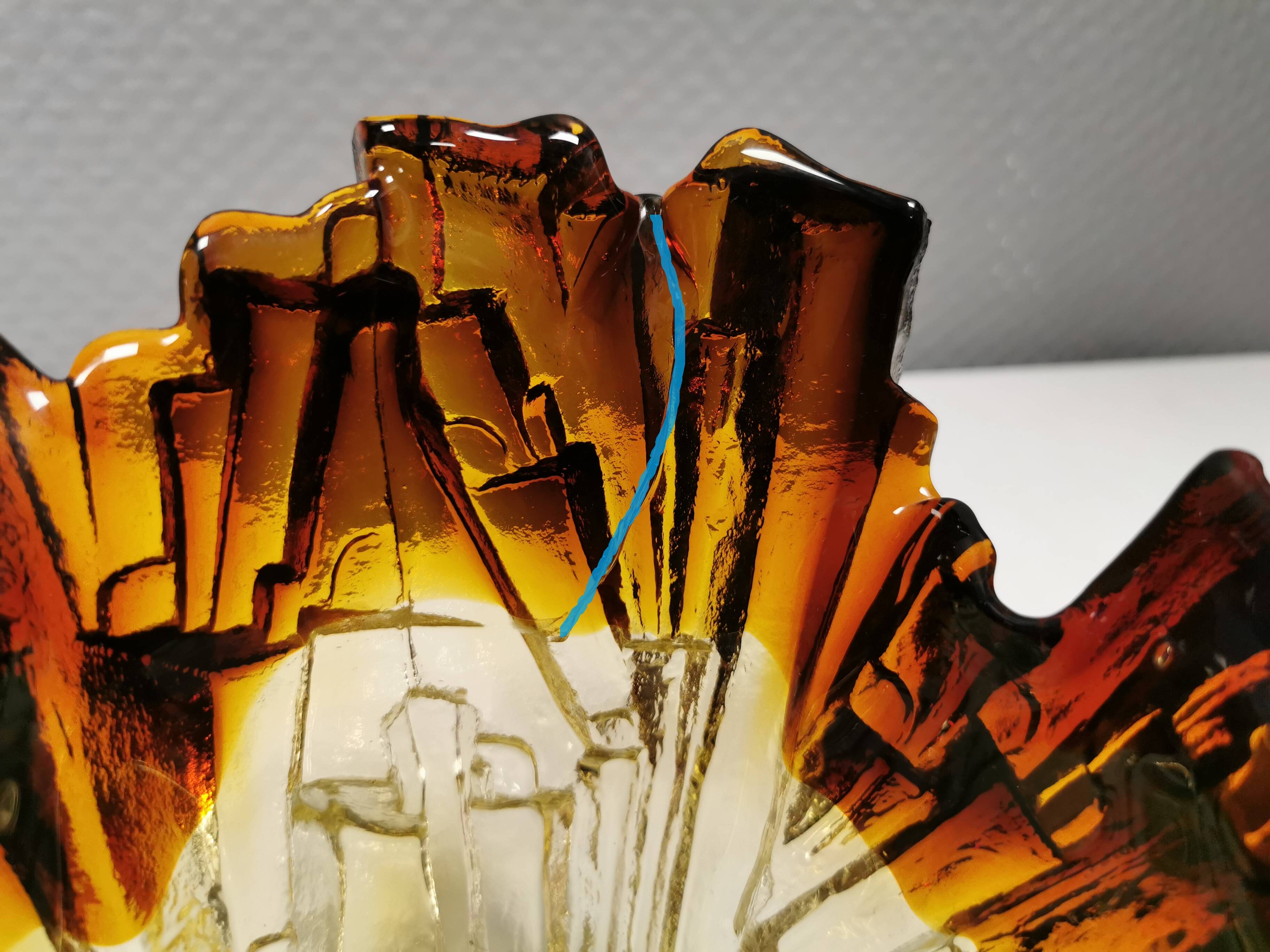 Glass bowl designed by Pertti Santalahti for Humppila Glas Finland 1960-170s.