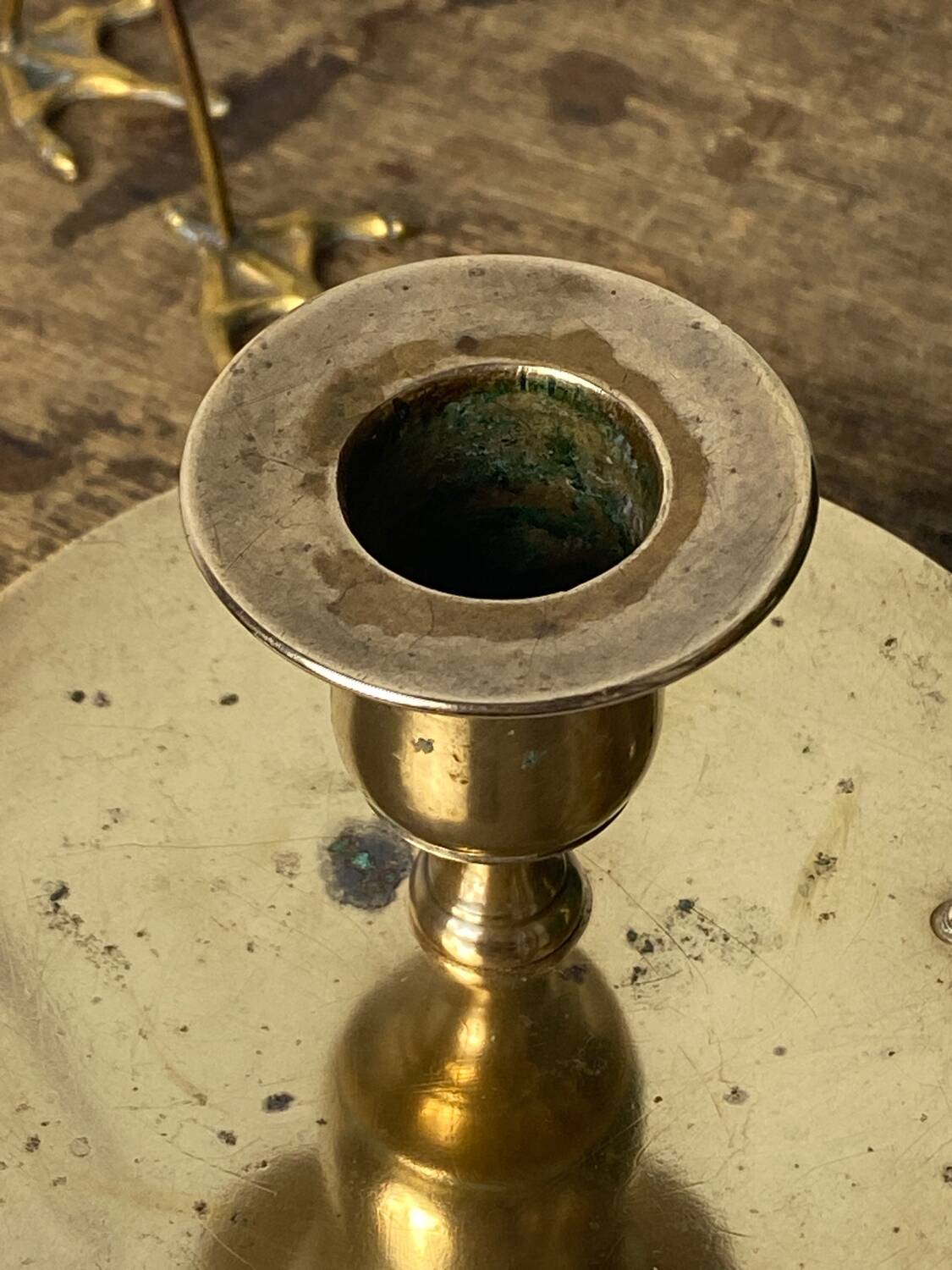 Cellar rat candle holder with brass ring
