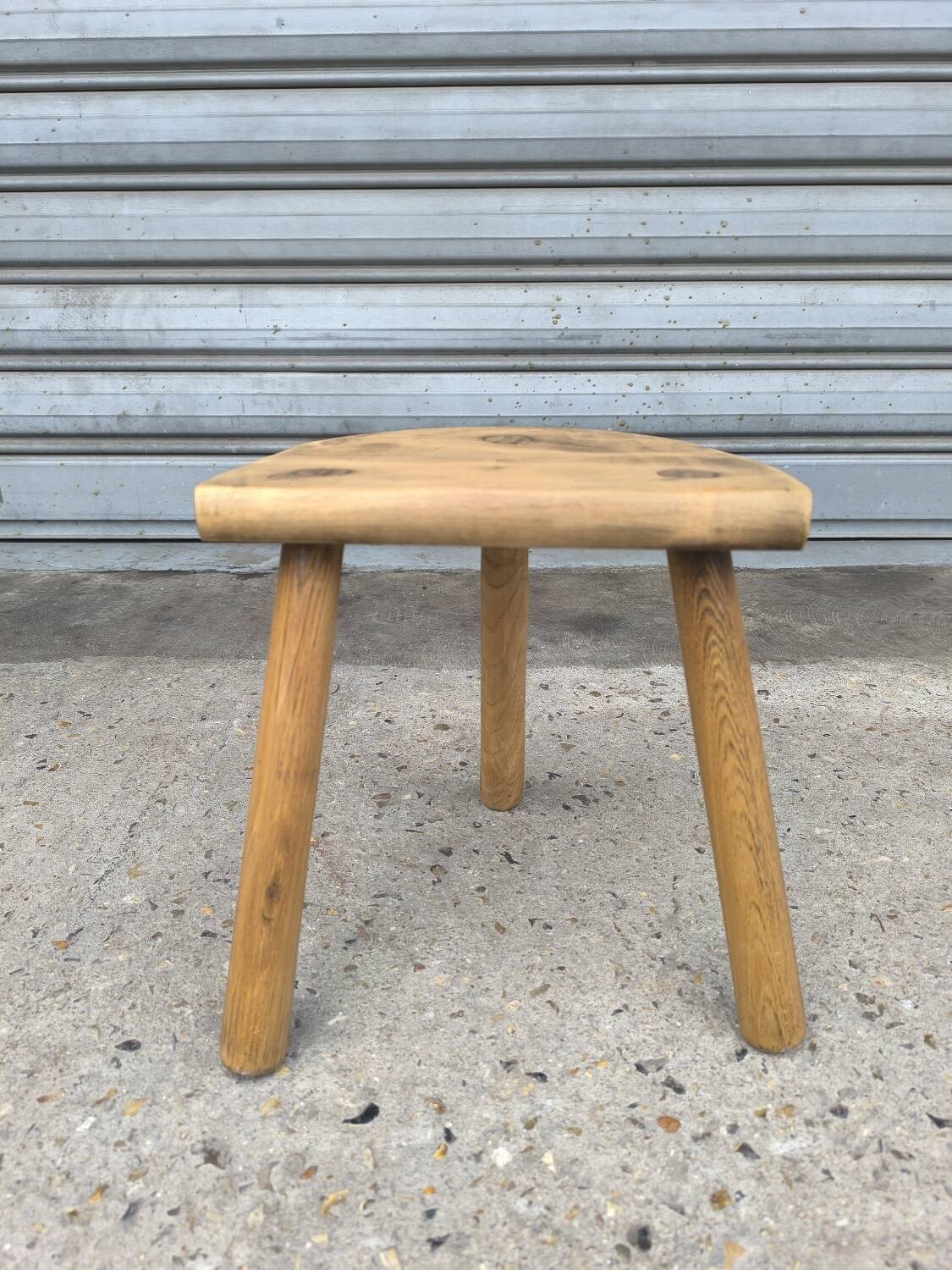 Tabouret tripode en bois de hêtre 1960