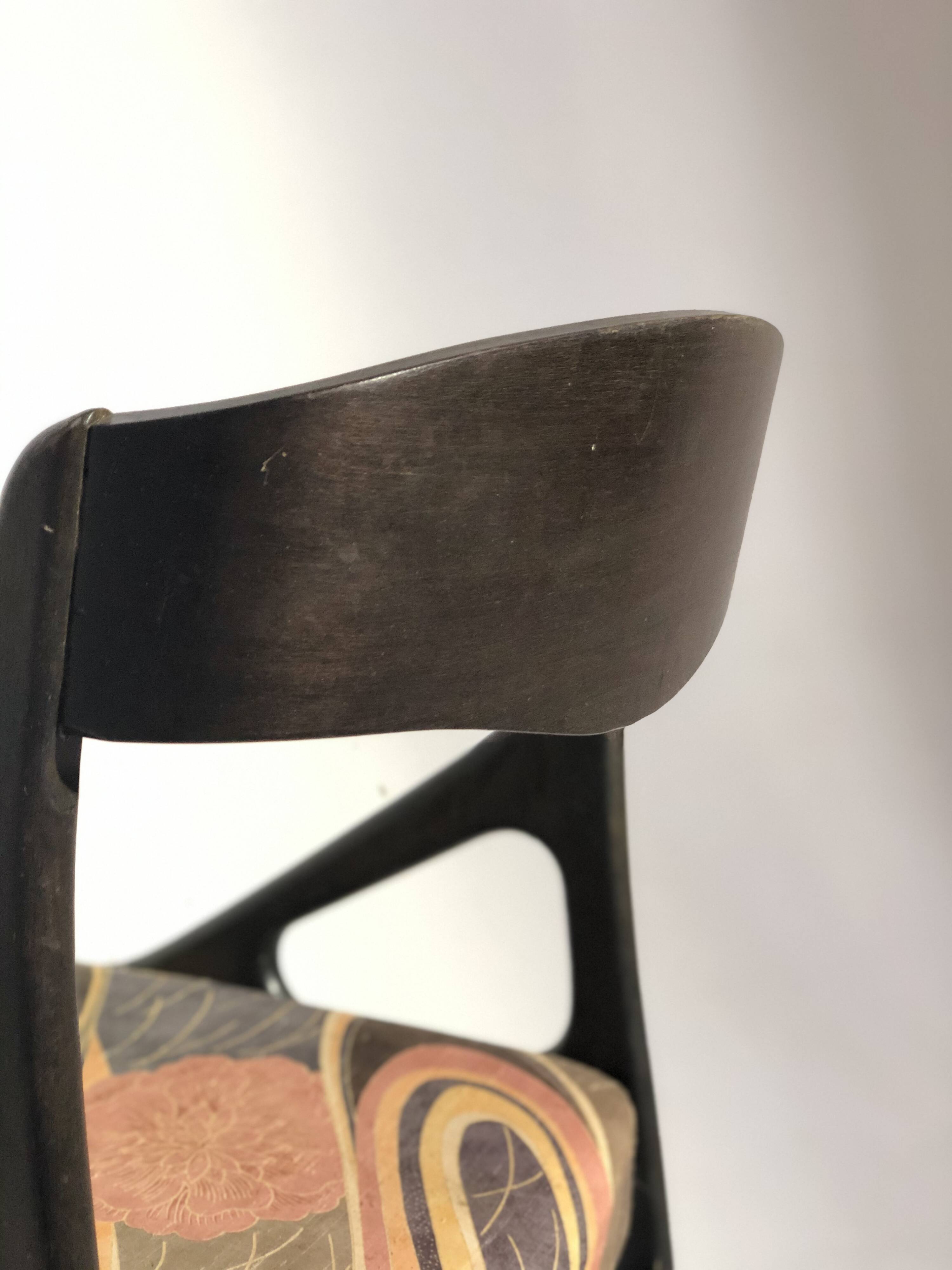 Set of 4 Baumann chairs in 1980 fabric with black wooden base