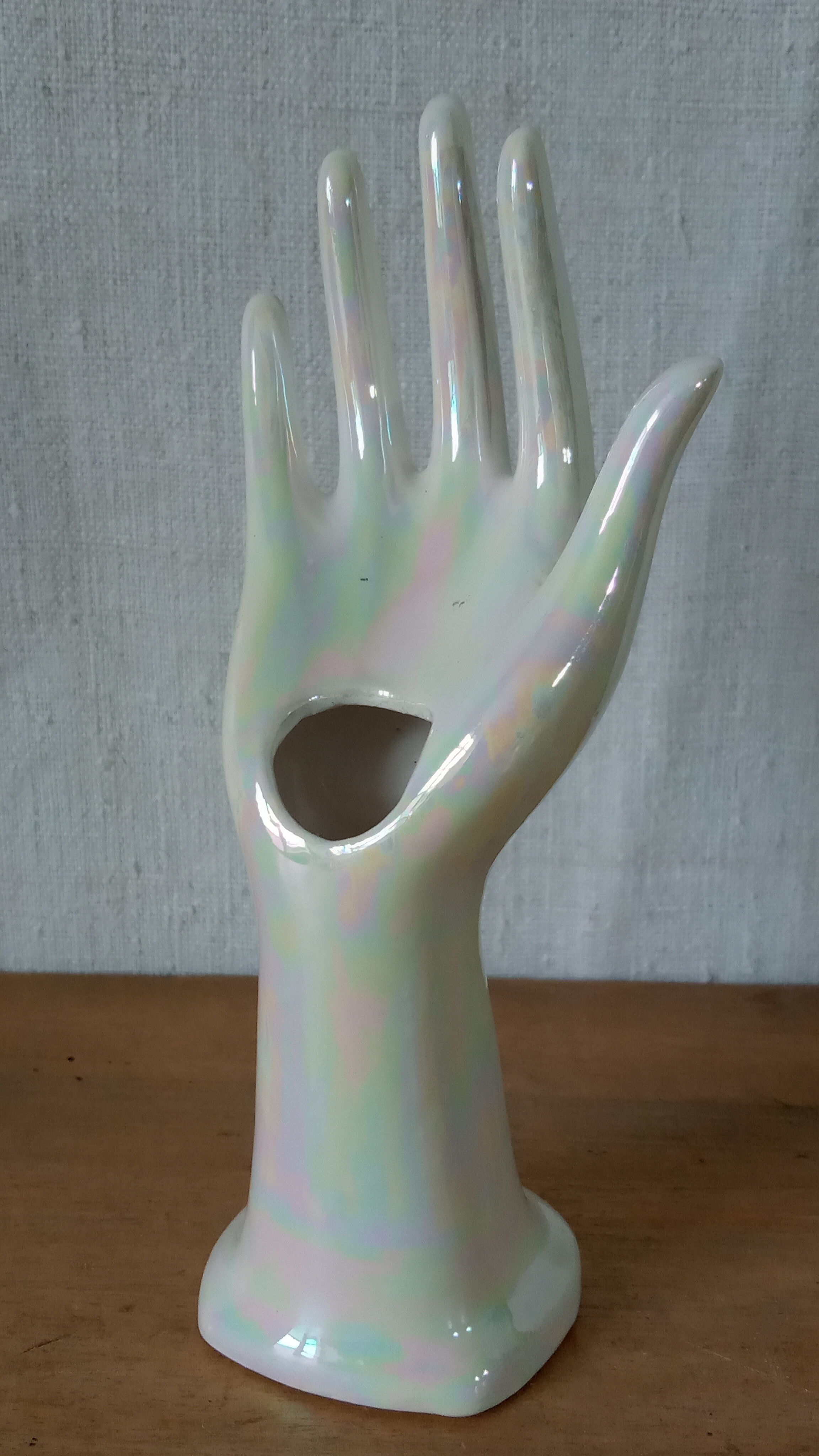 Hand baguier and porcelain soliflore