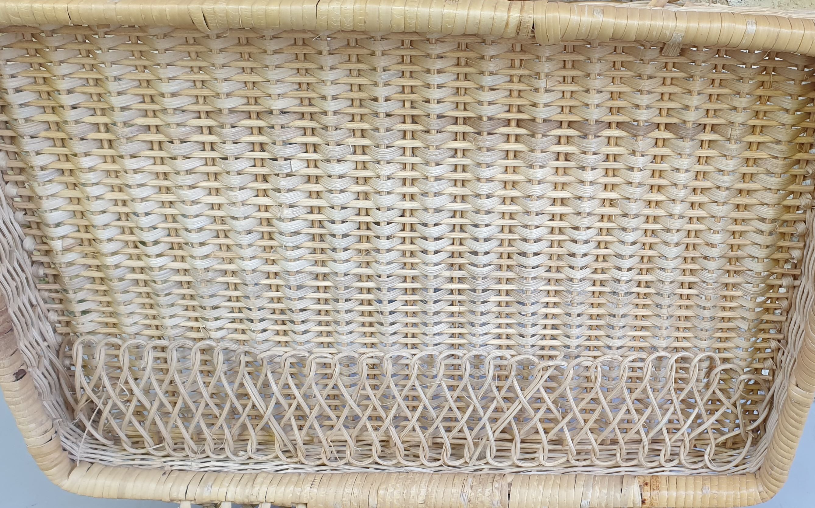 Valise tressée vintage