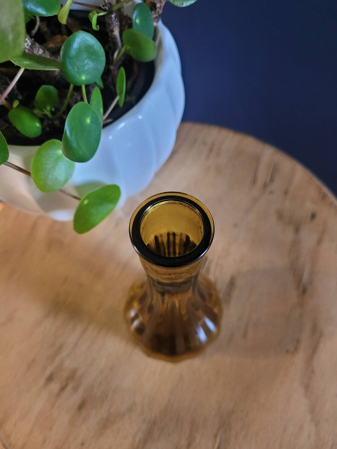 Small amber soliflore vase