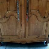 Armoire Louis XIV en merisier massif