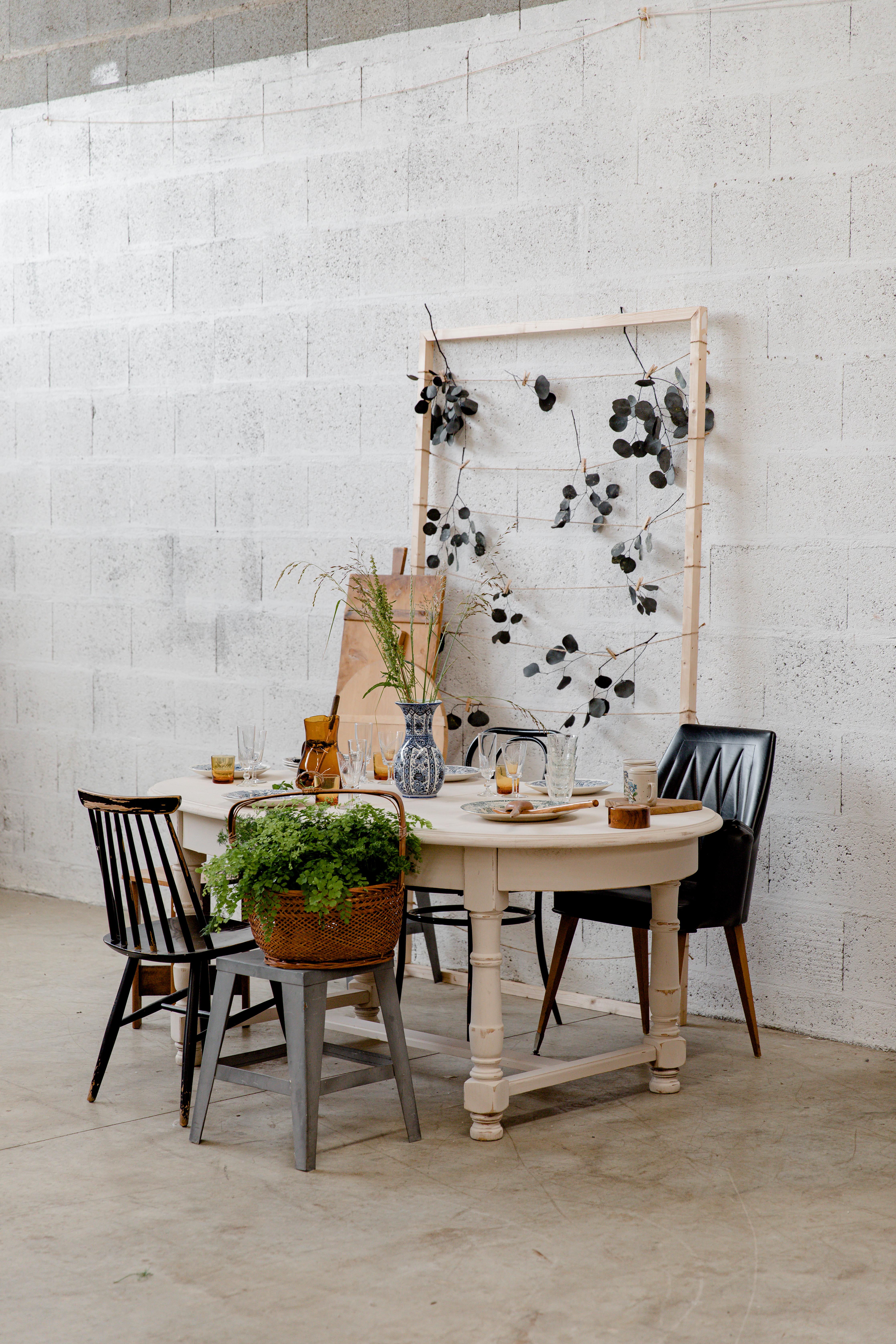 Oval solid wood table "Café Crème" Kumquat