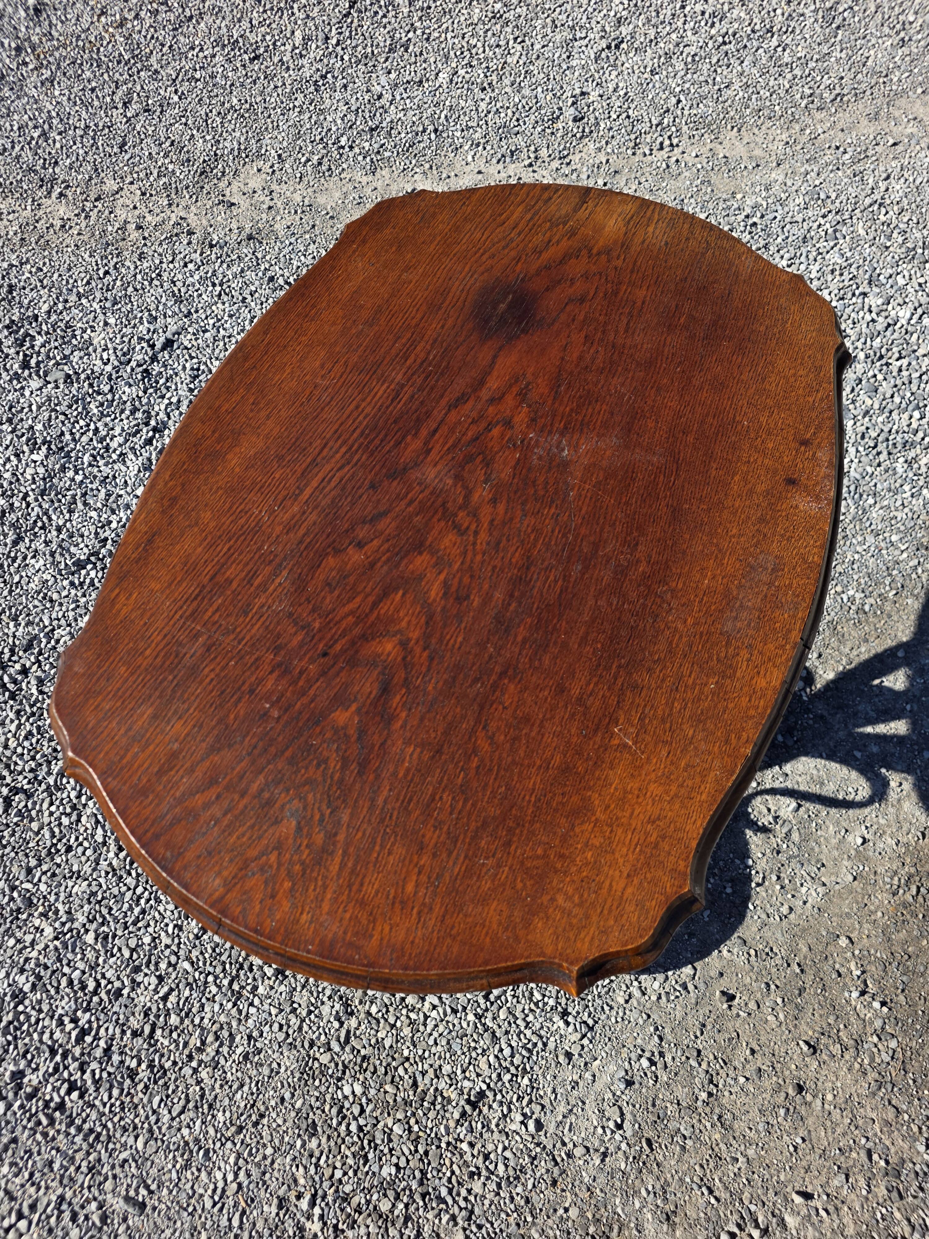 Thonet No. 1 curved wooden side table from the 19th century.