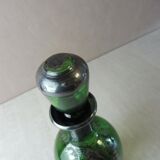 Ancienne carafe en verre, décor en métal argenté