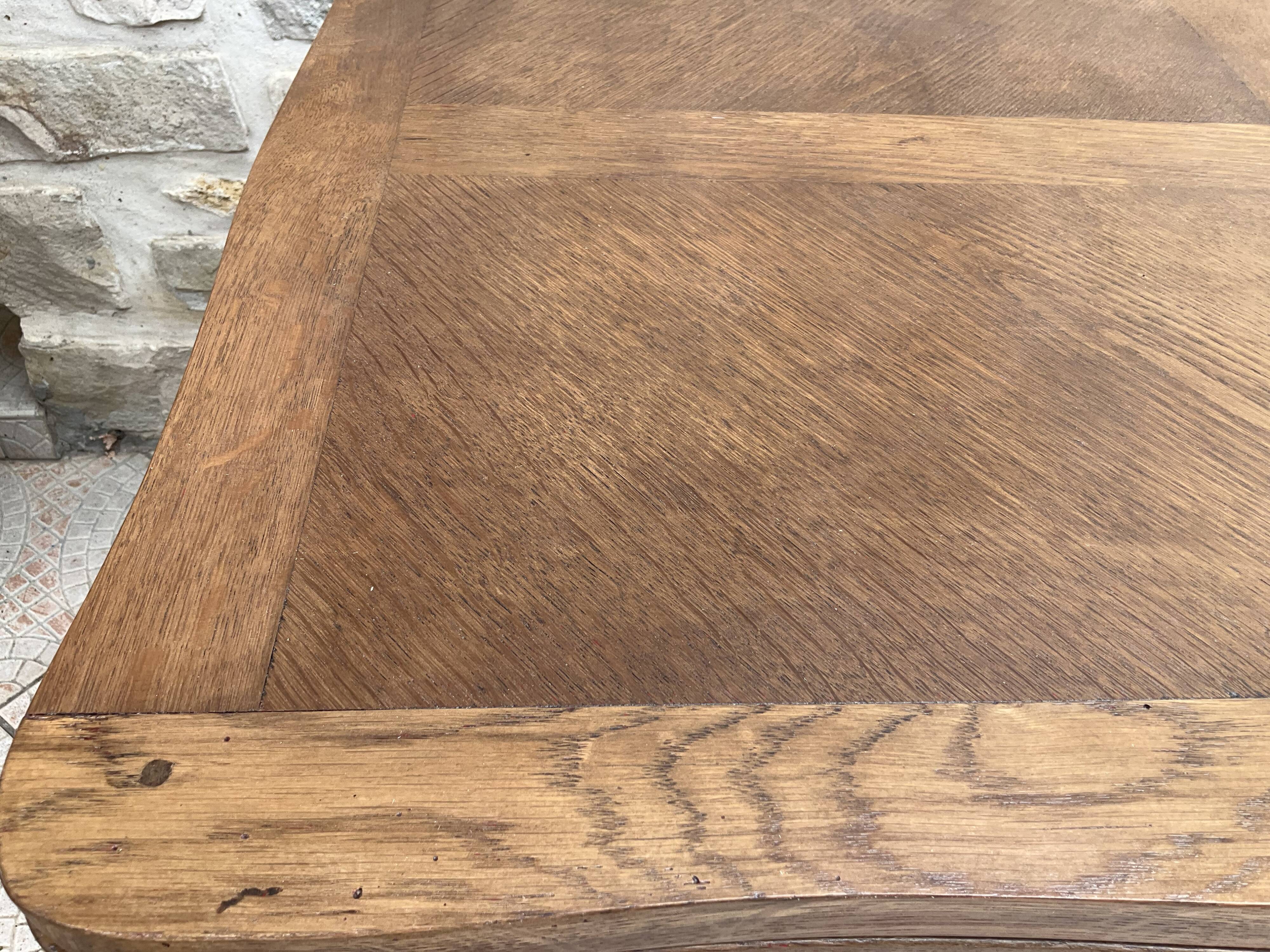 Wooden extension dining table