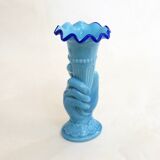 Vase Main Cornet opaline