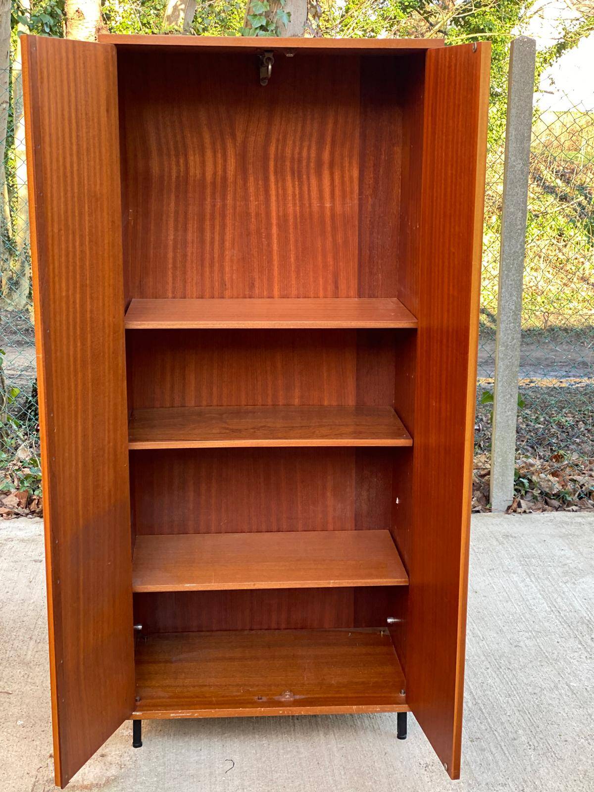Armoire scandinave avec tringle 173cm
