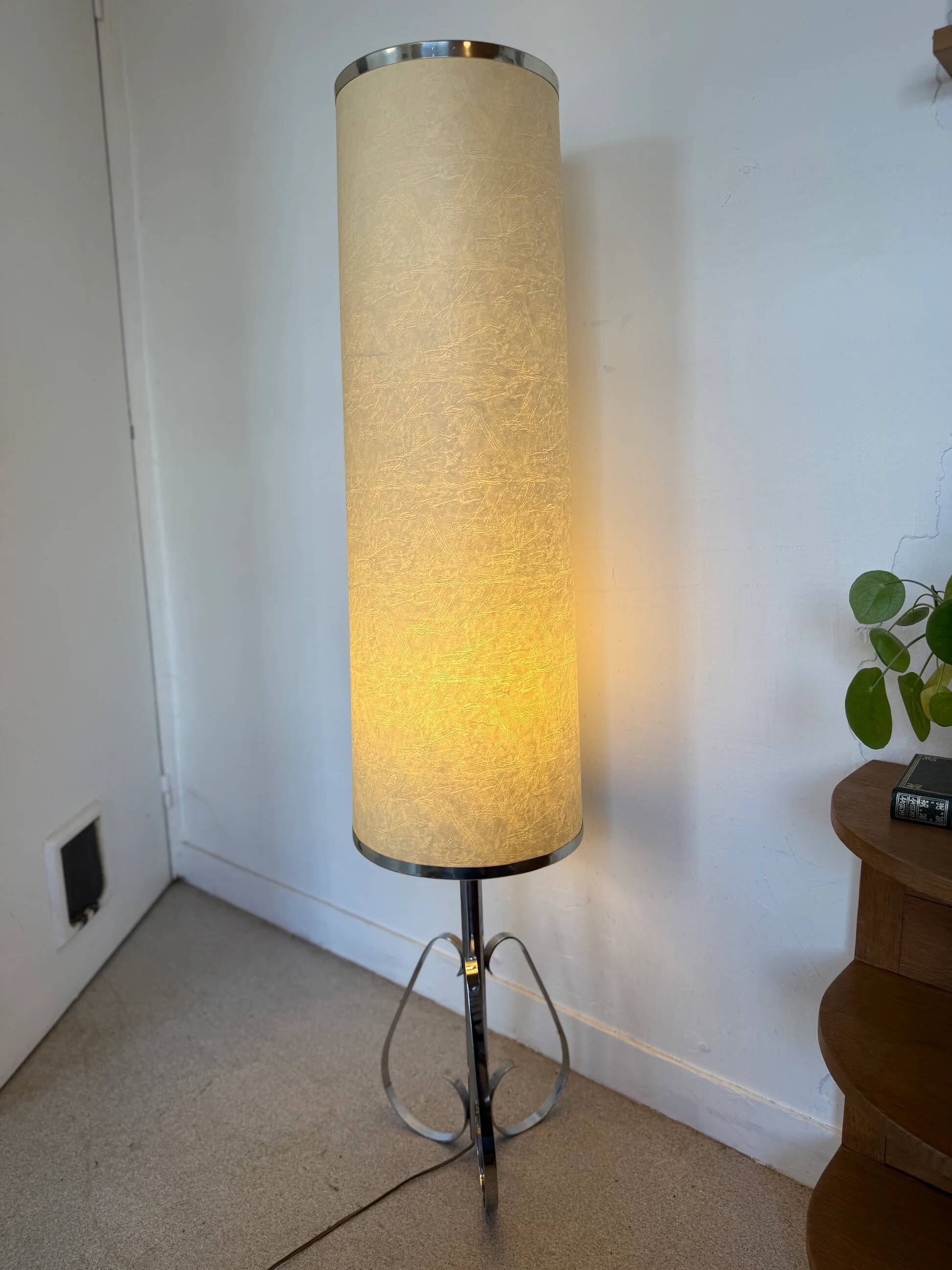 Vintage chrome lamp / floor lamp with its metal-edged shade