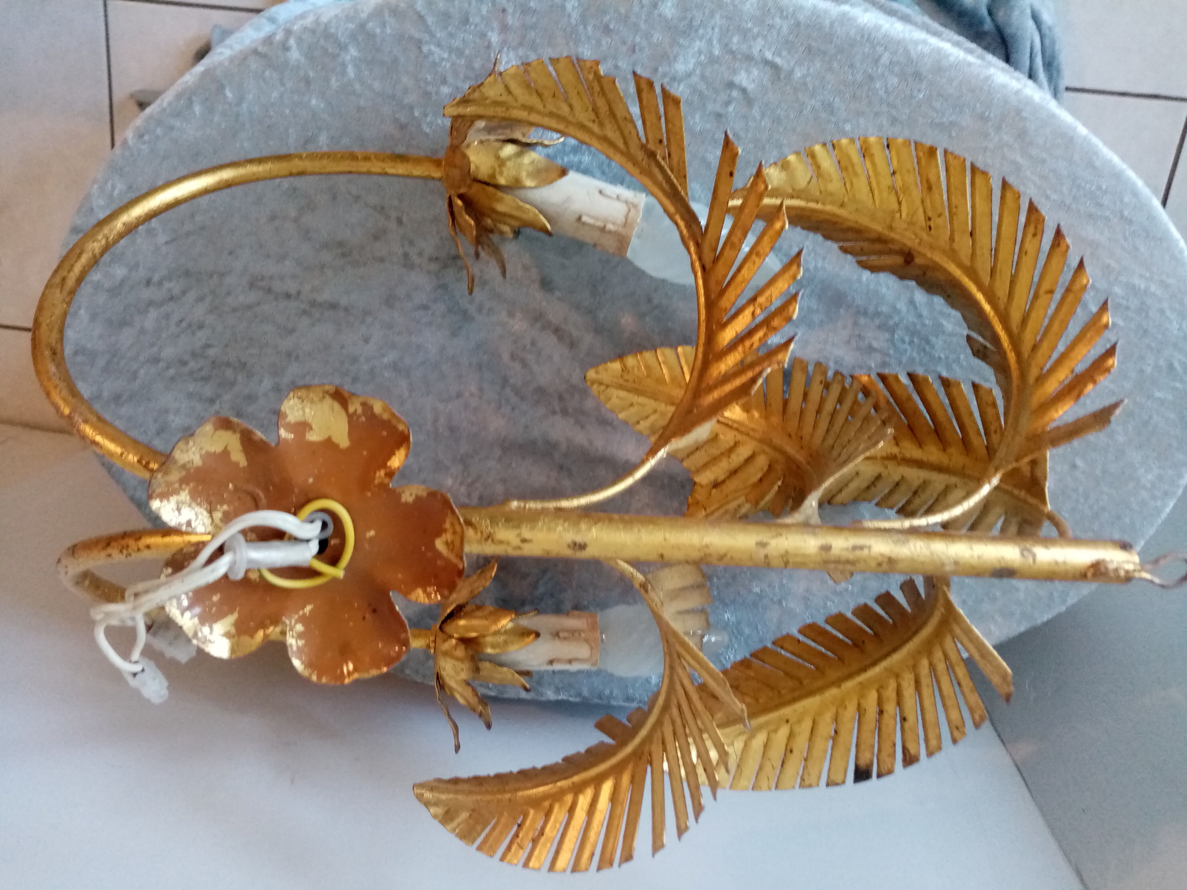 Old wall lamp palm shaped metal dore with leaf